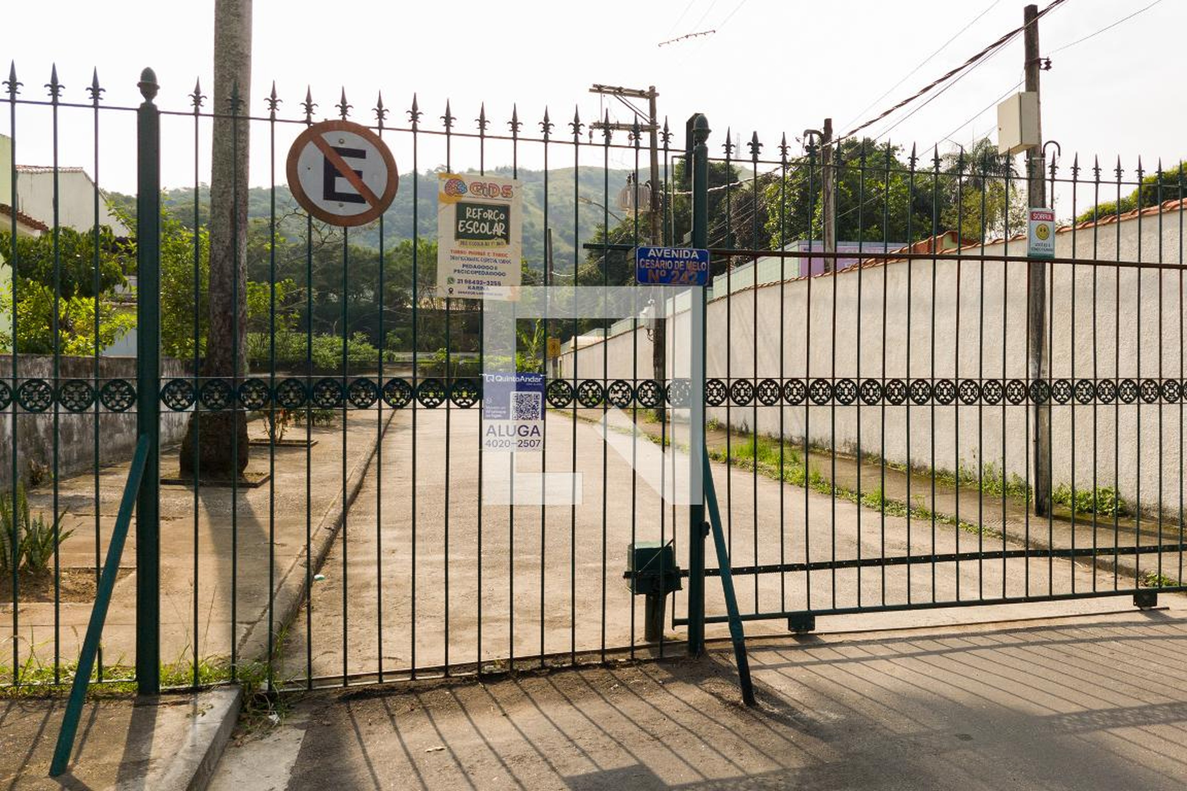 Fachada Condomínio em Avenida Cesário de Melo, 242