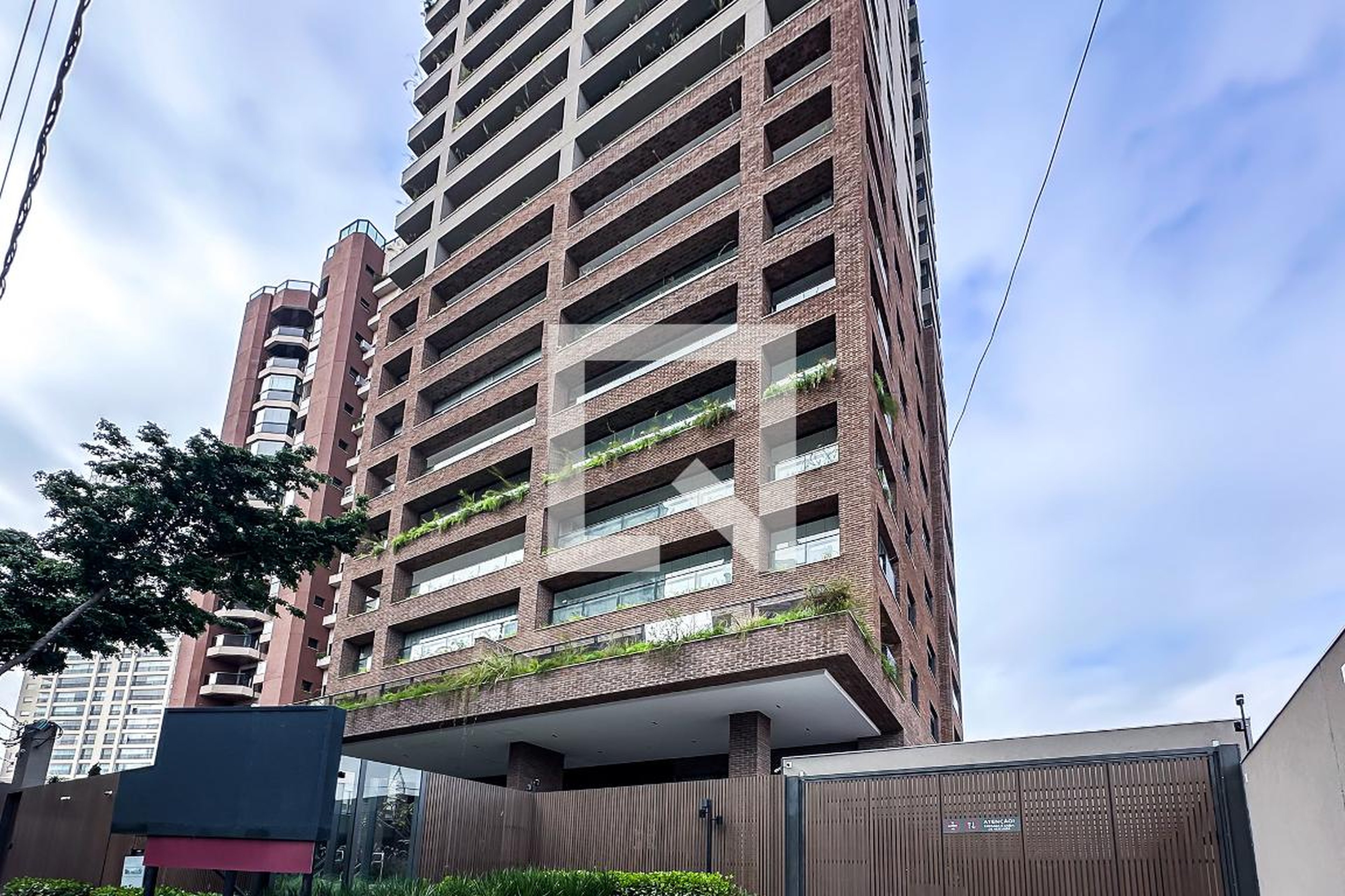 Fachada Condomínio em Praça Wilhelm Bernauer, 16