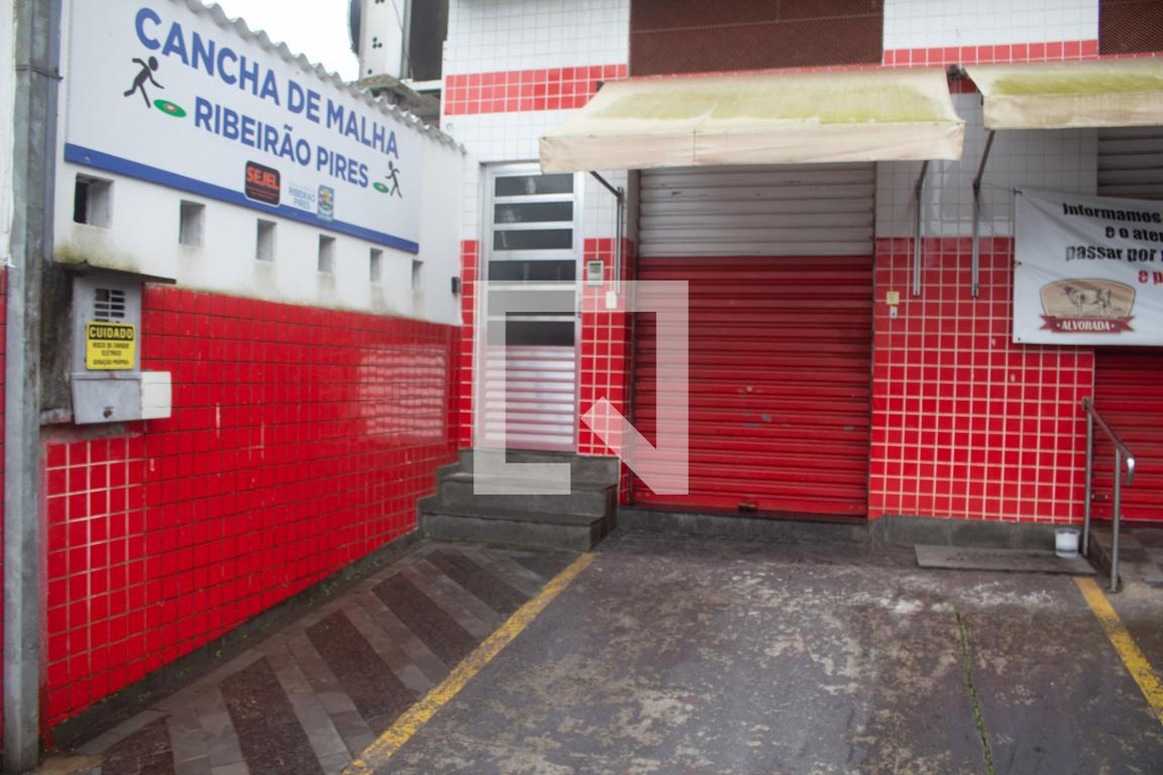 Fachada Condomínio em Rua Rio Grande da Serra, 54
