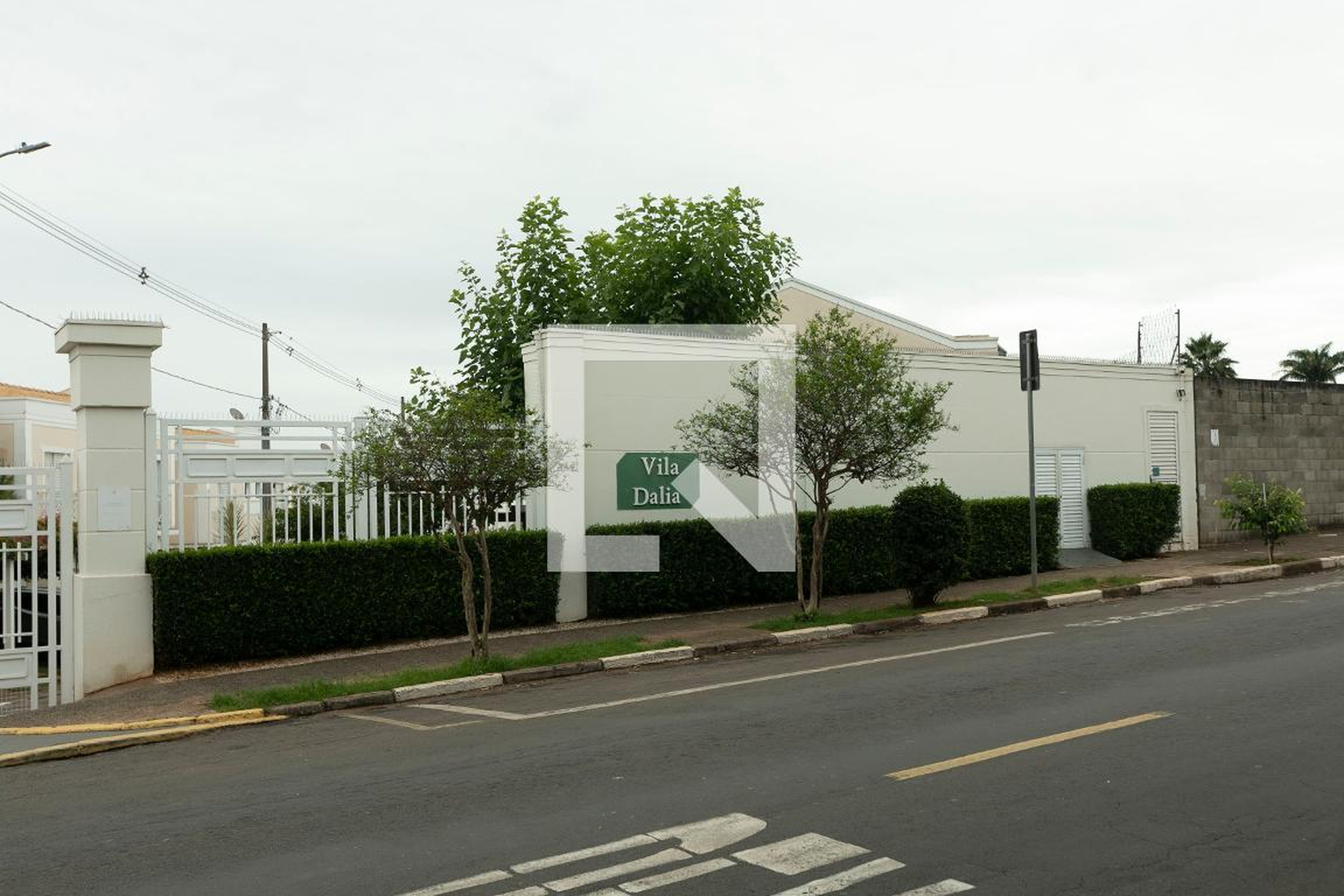 FACHADA DO CONDOMÍNIO Condomínio Vila Dália