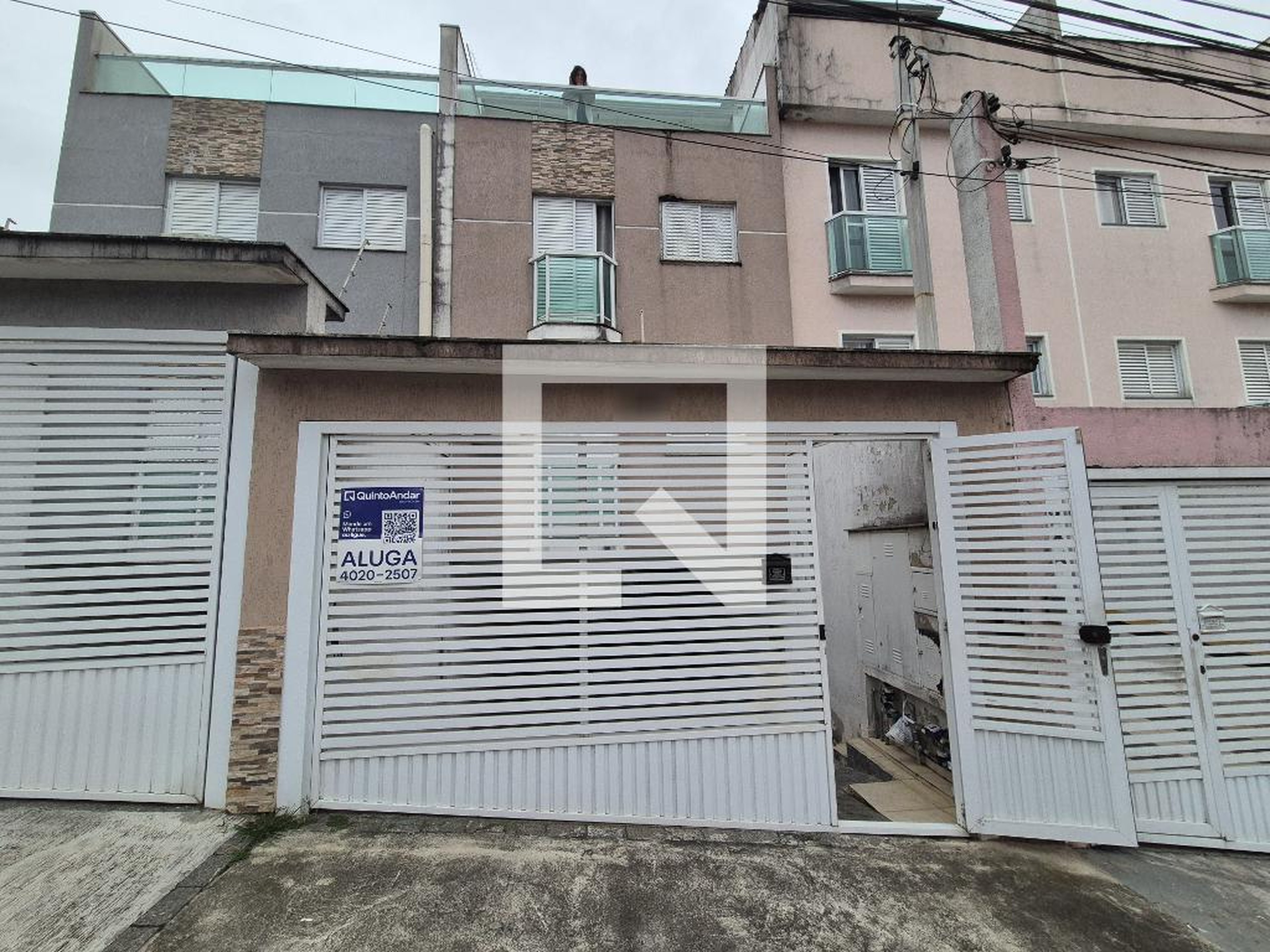 Fachada Condomínio em Rua Lucélia, 241