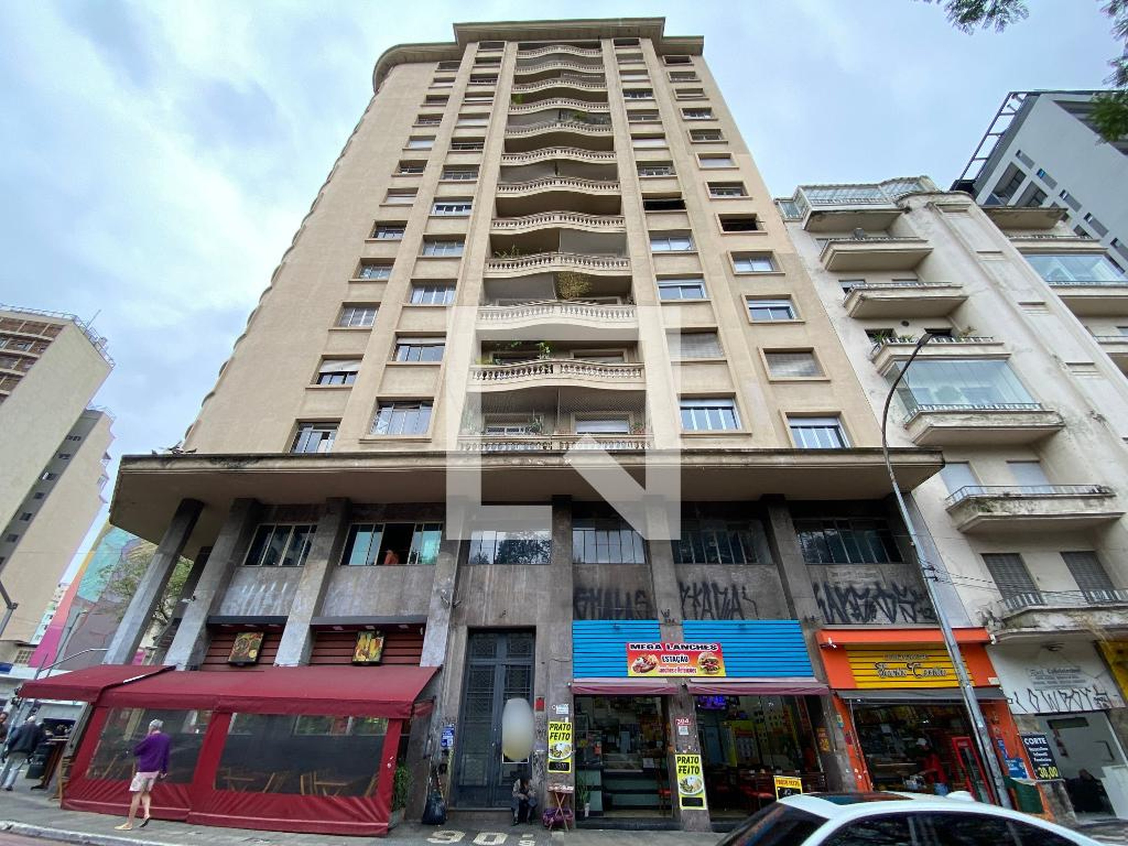 Fachada Condomínio em Rua Ana Cintra, 312