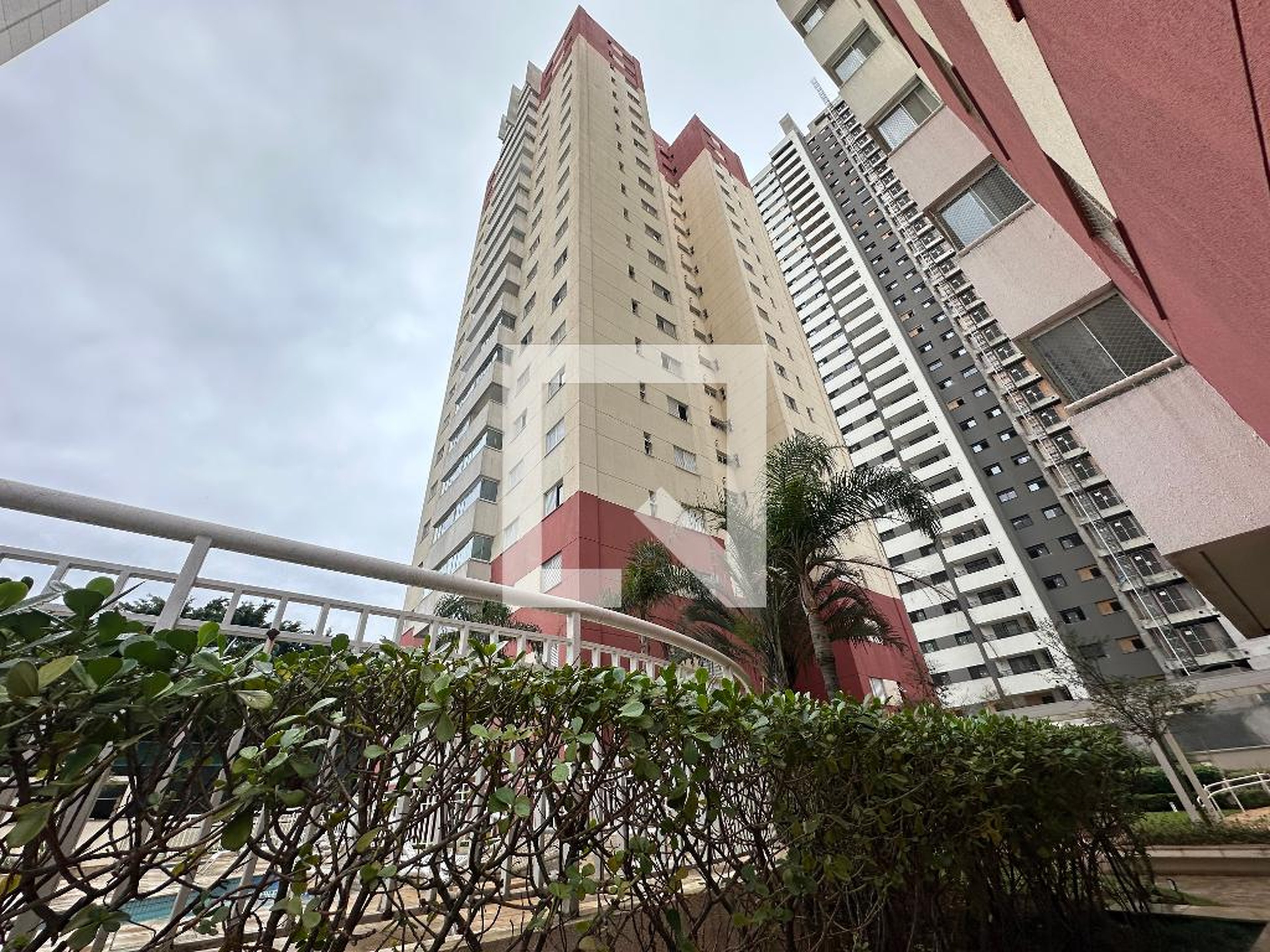 Fachada Condomínio em Rua Luiz Scott, 208