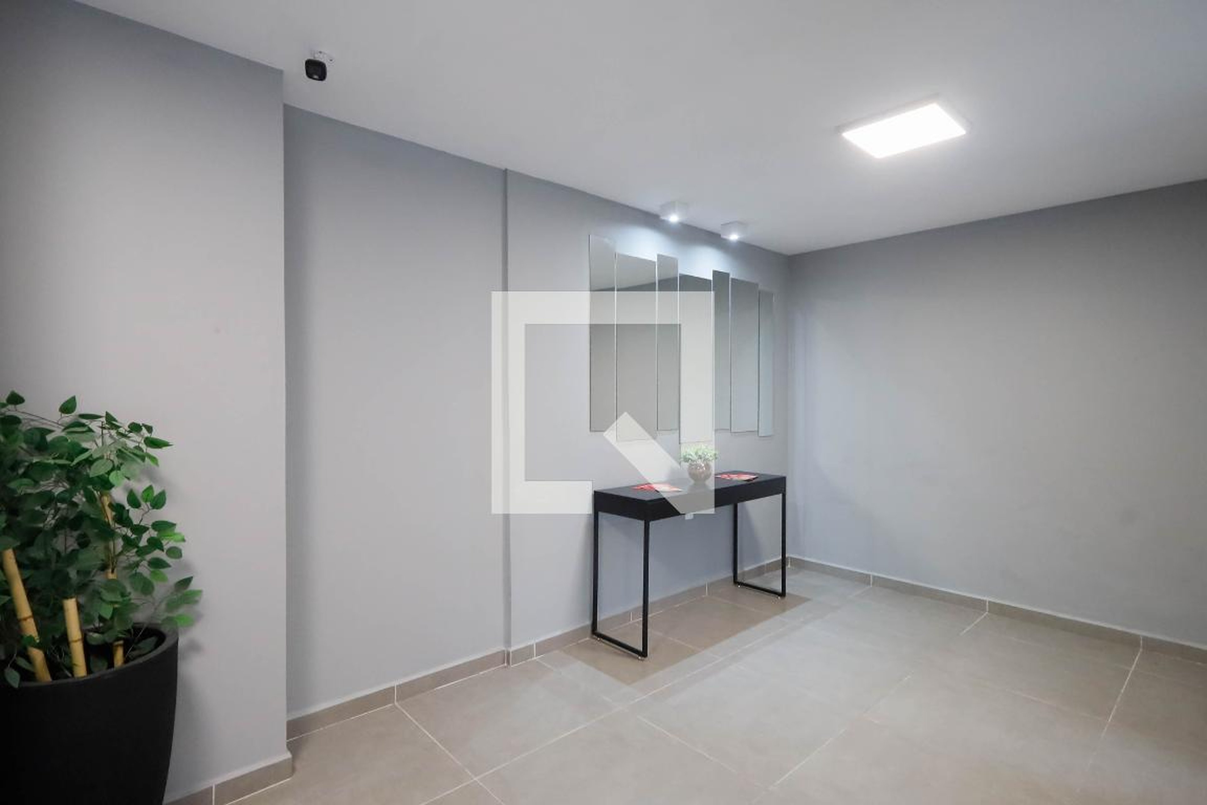 Hall Condomínio em Rua Irmã Emerenciana, 311