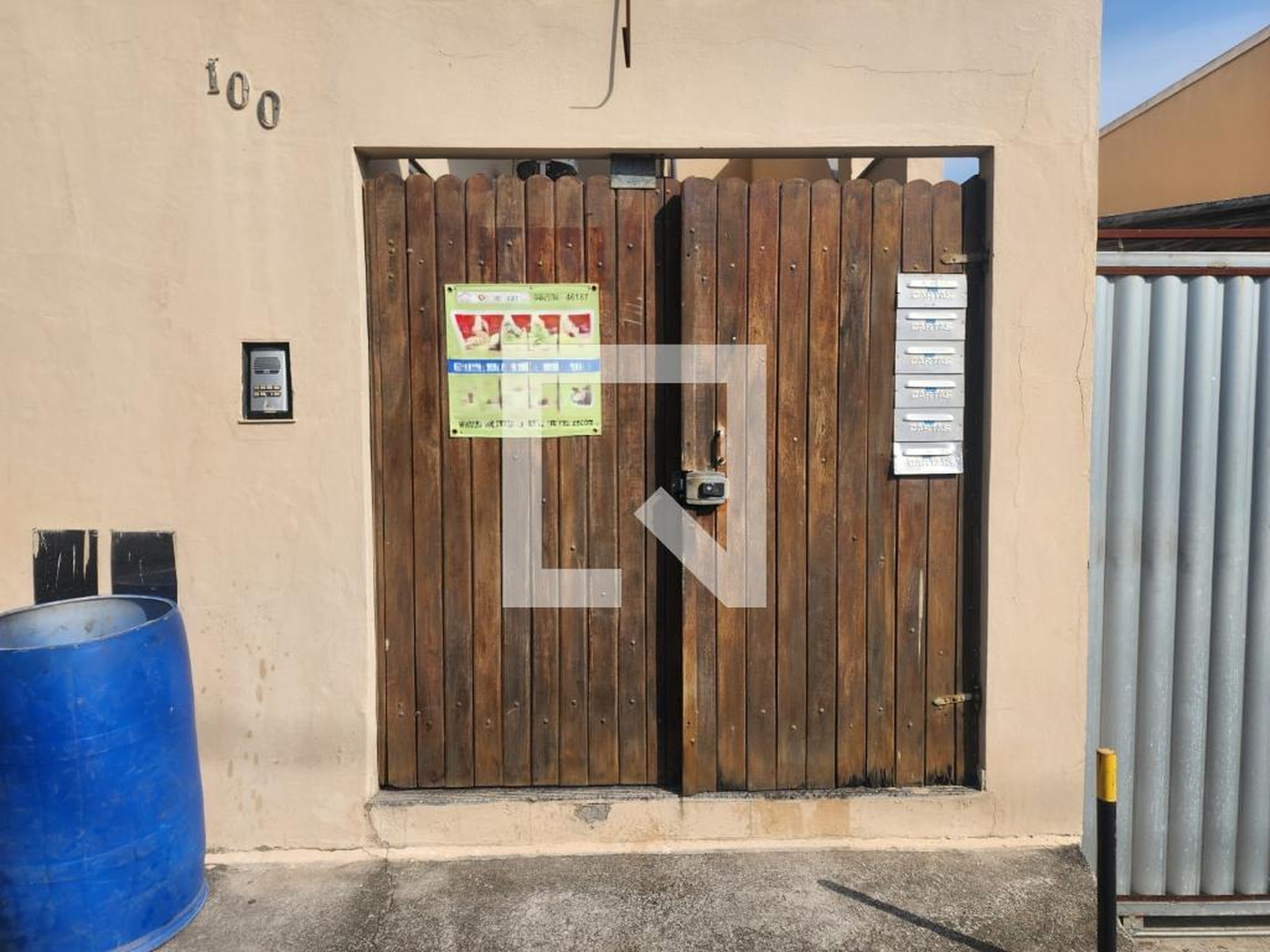 Fachada Condomínio em Rua Carlos Seixas, 100