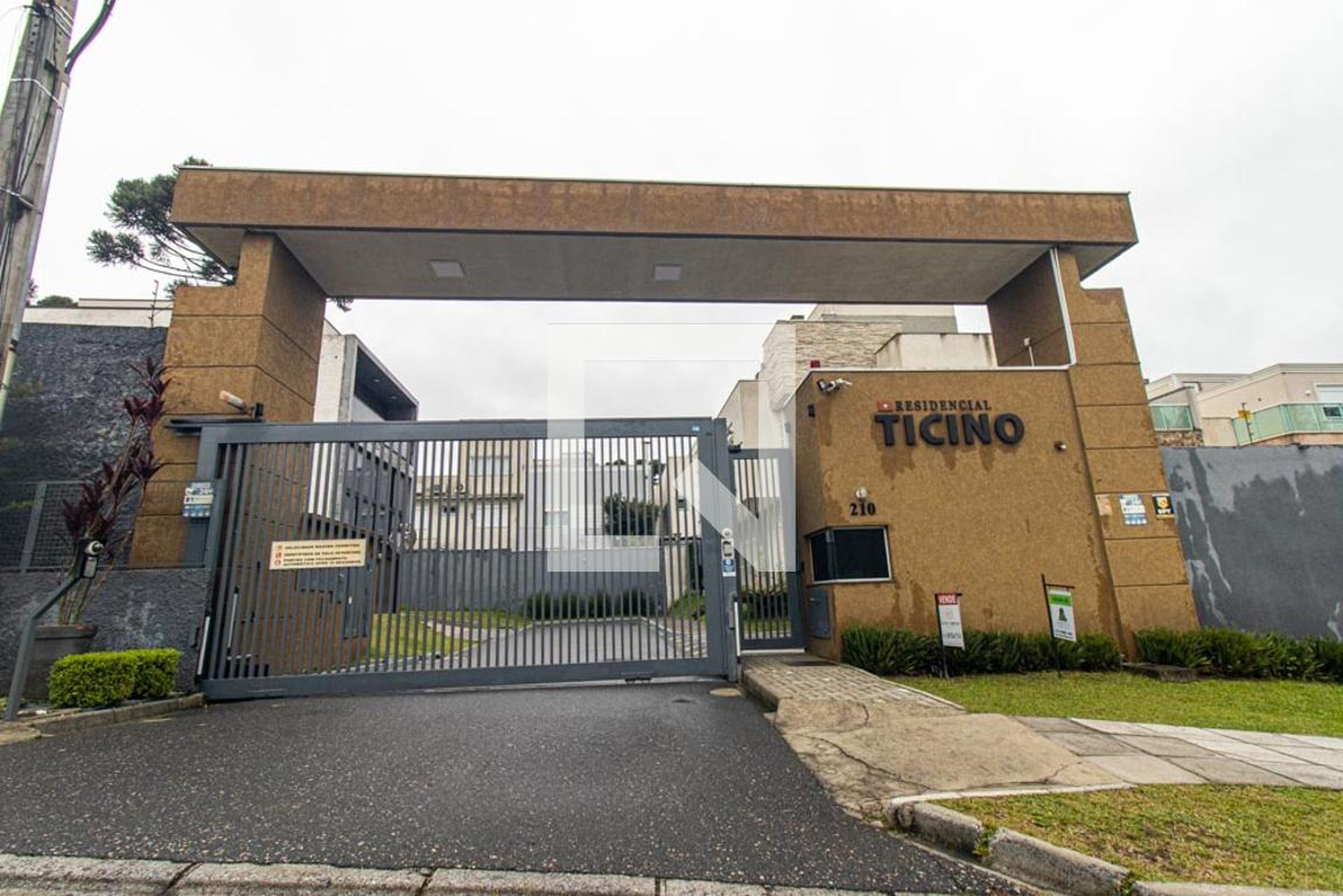 Fachada do Condomínio Condomínio em Rua Ivo Ferro, 210