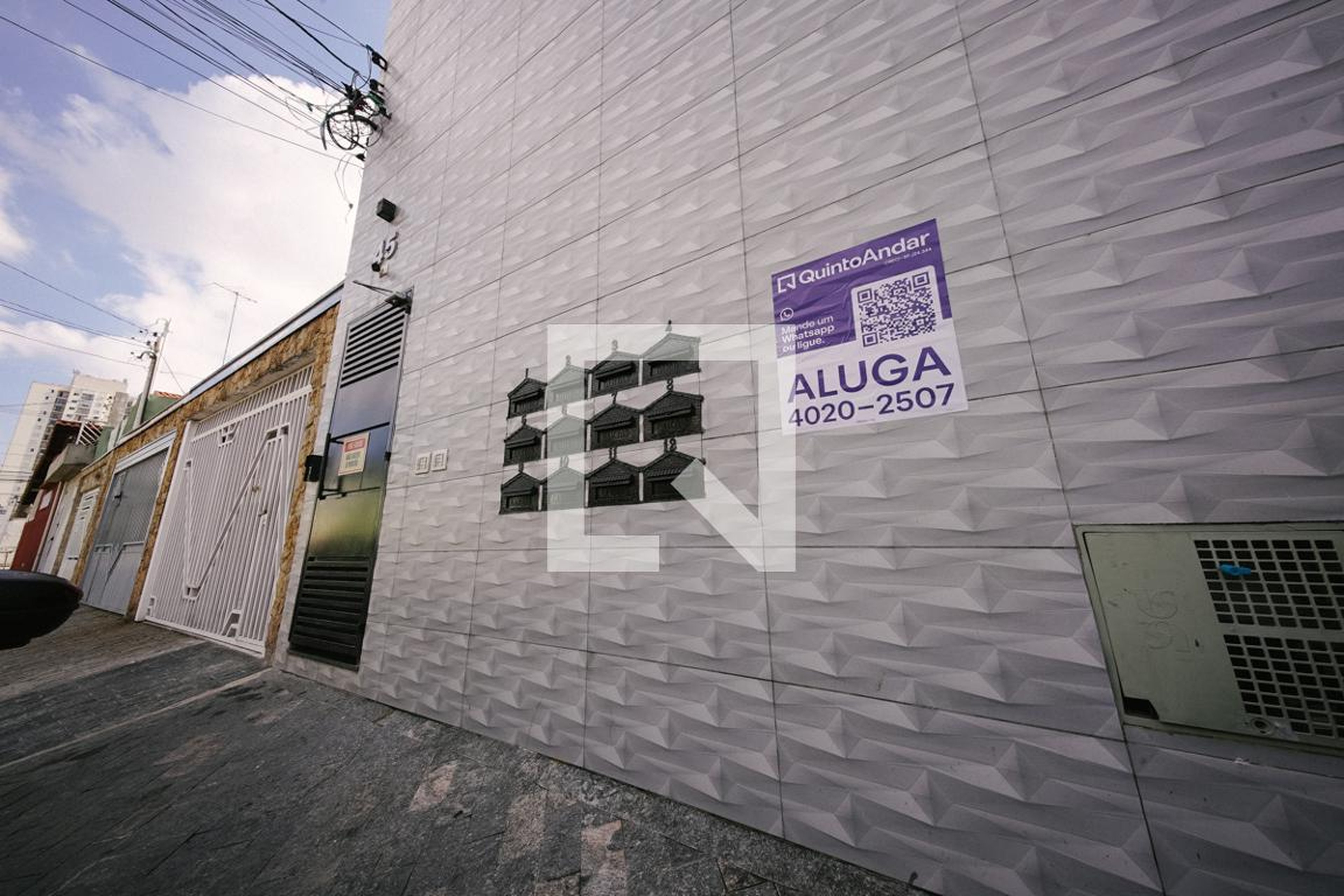 Fachada Condomínio em Rua Henrique Carnicelli, 47