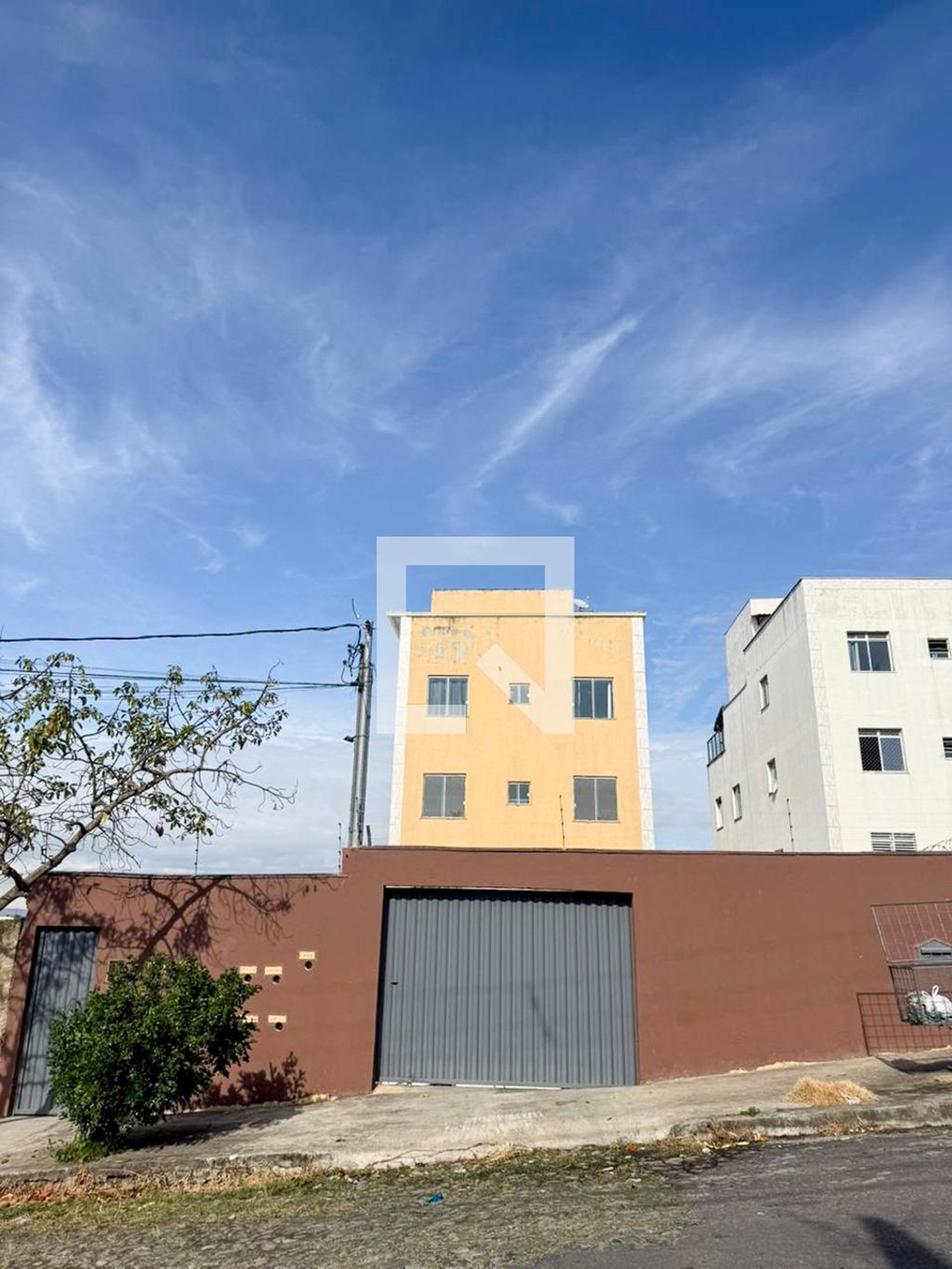 Fachada Condomínio em Rua Andrelândia, 668