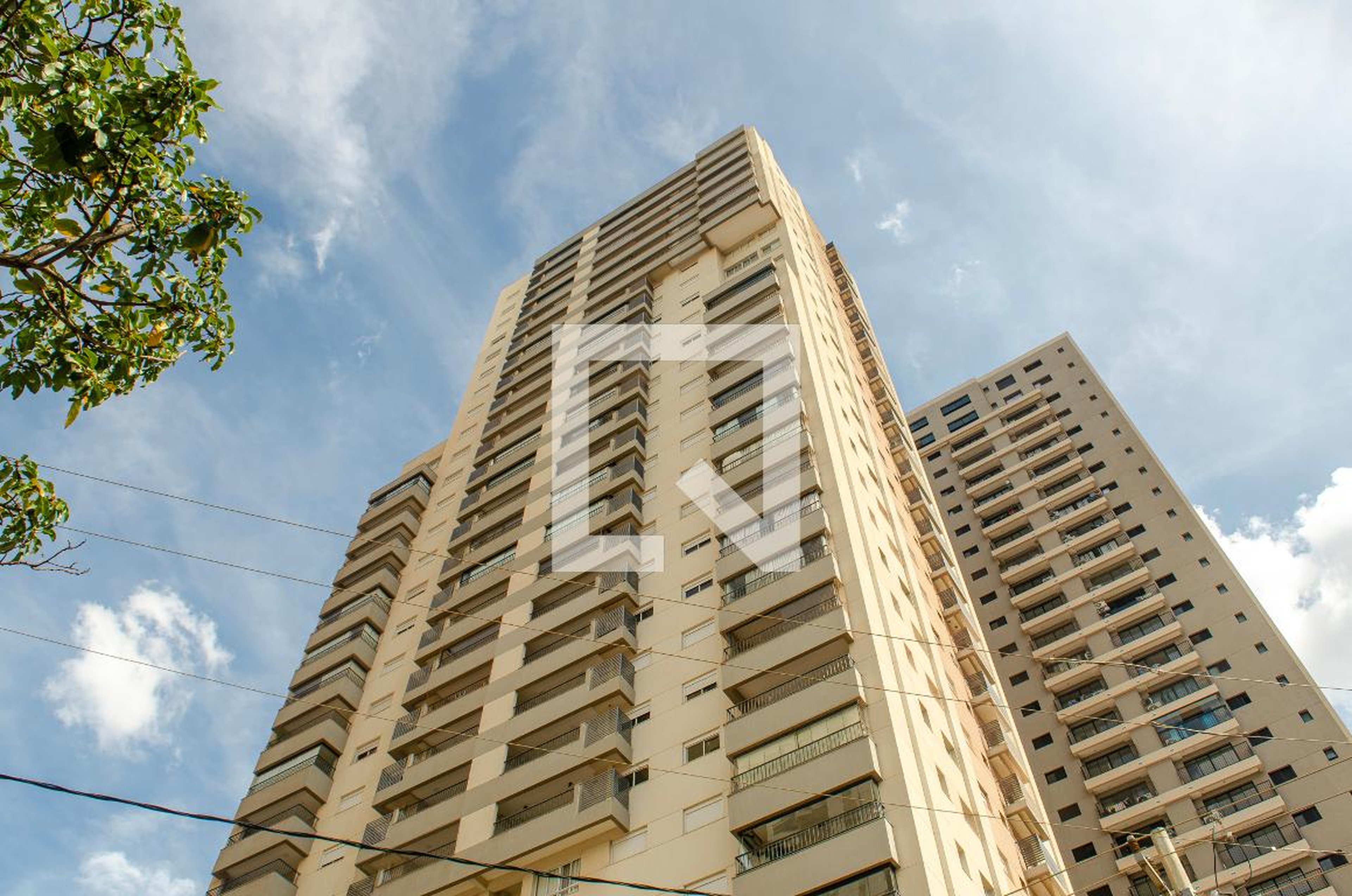 Fachada do Prédio Condomínio em Rua 260, 380