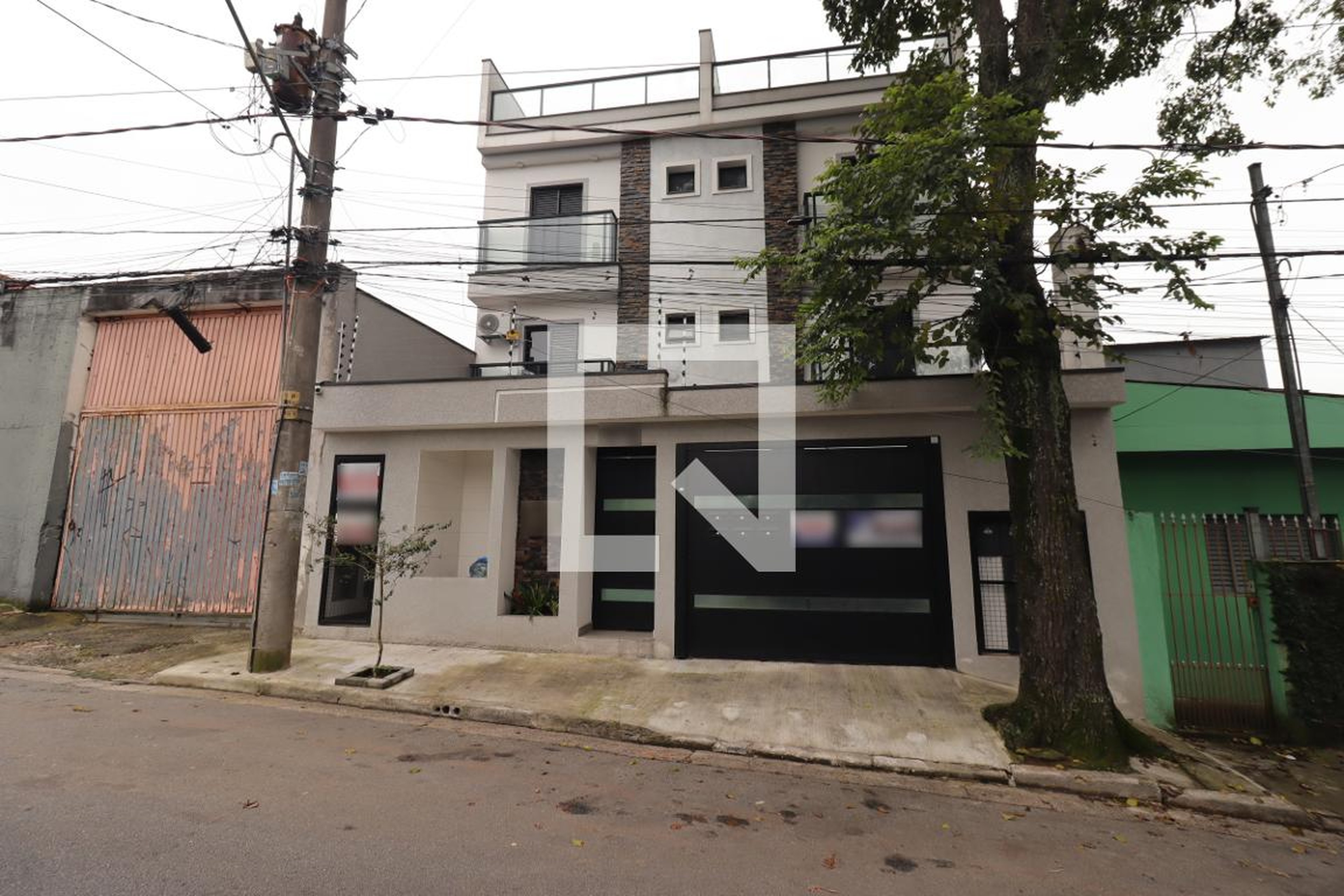 Fachada Condomínio em Rua Algeciras, 441