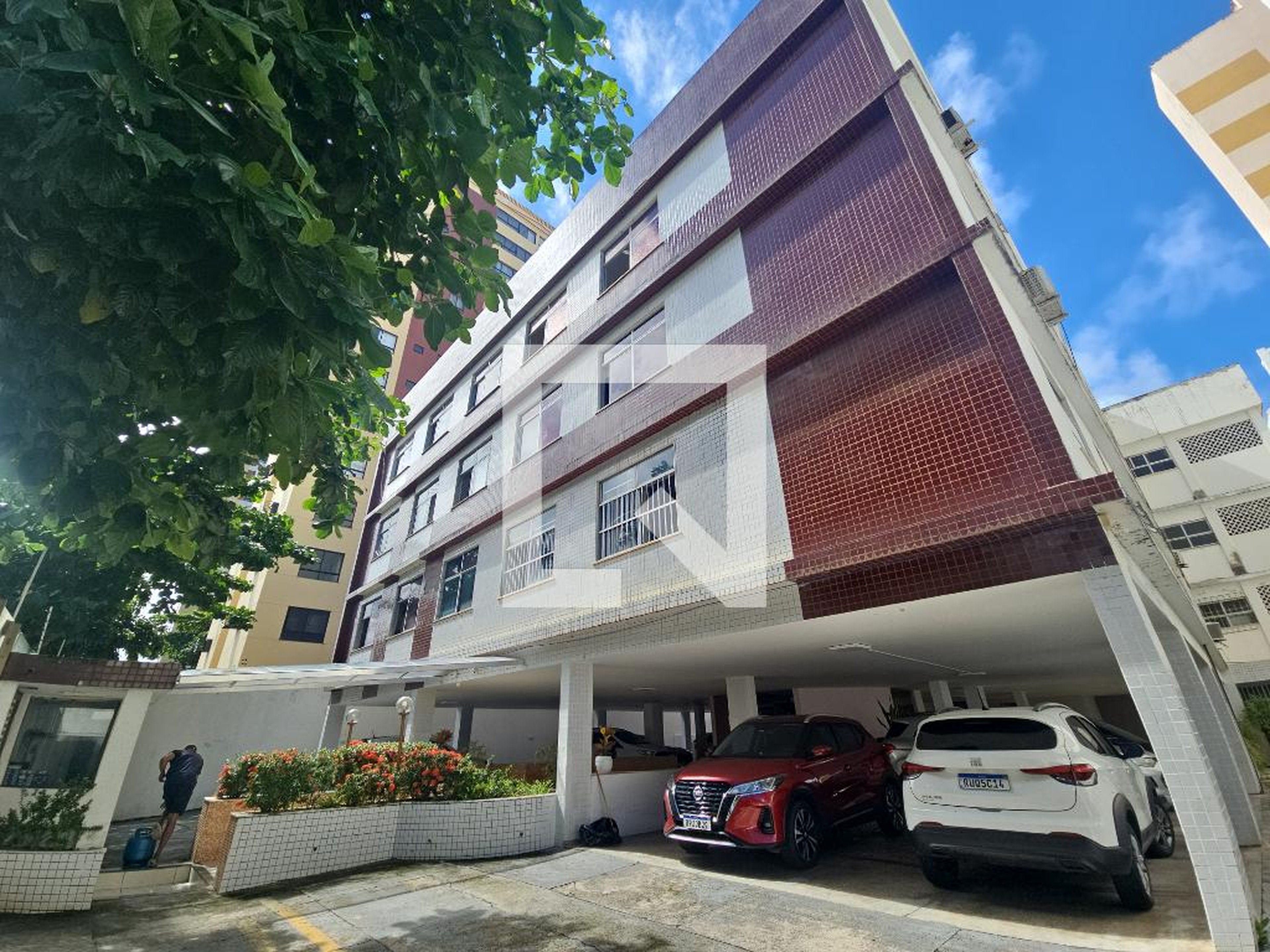 Fachada Condomínio em Rua Bahia, 584