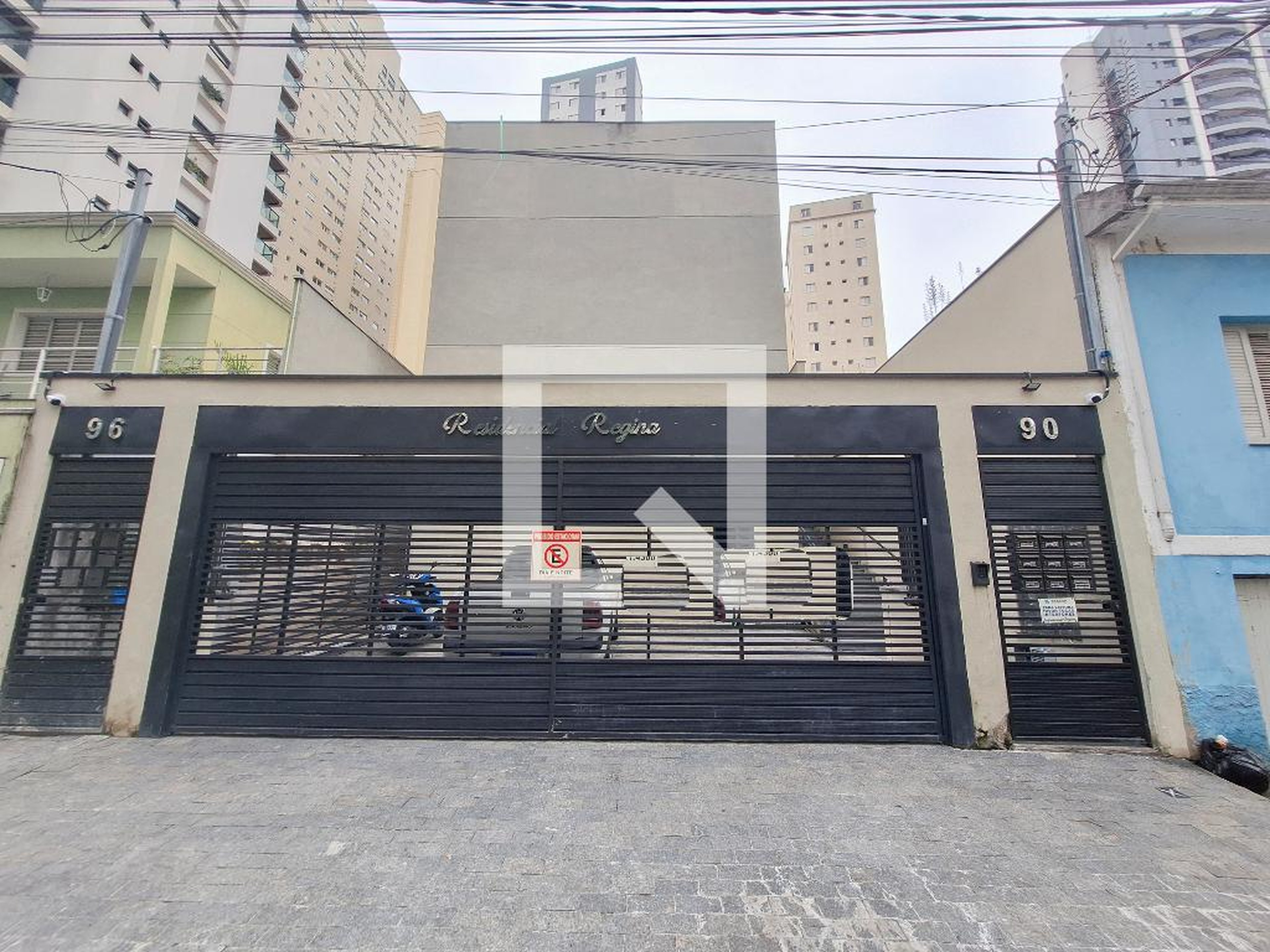 Fachada Condomínio em Rua Capitão Manuel Novaes, 90