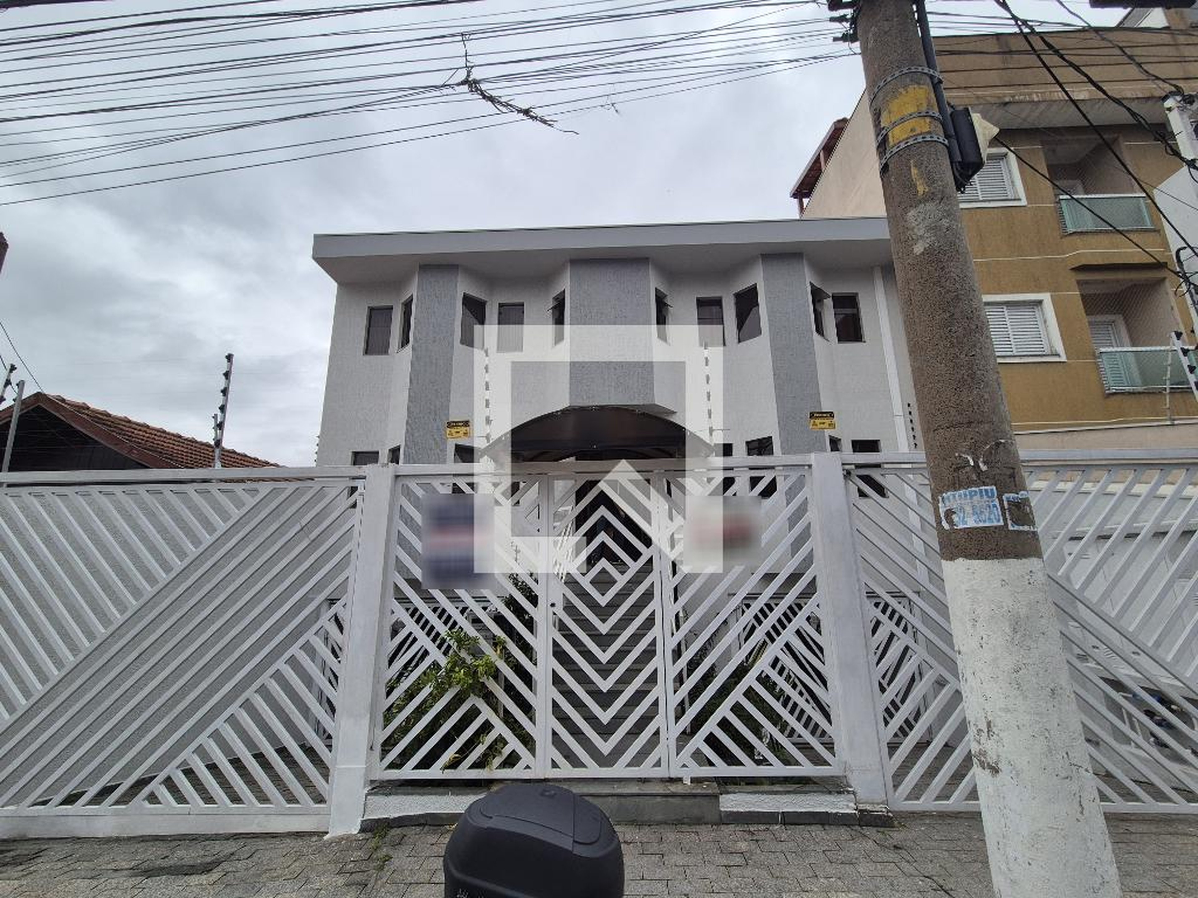 Fachada Condomínio em Rua Jatobá, 56