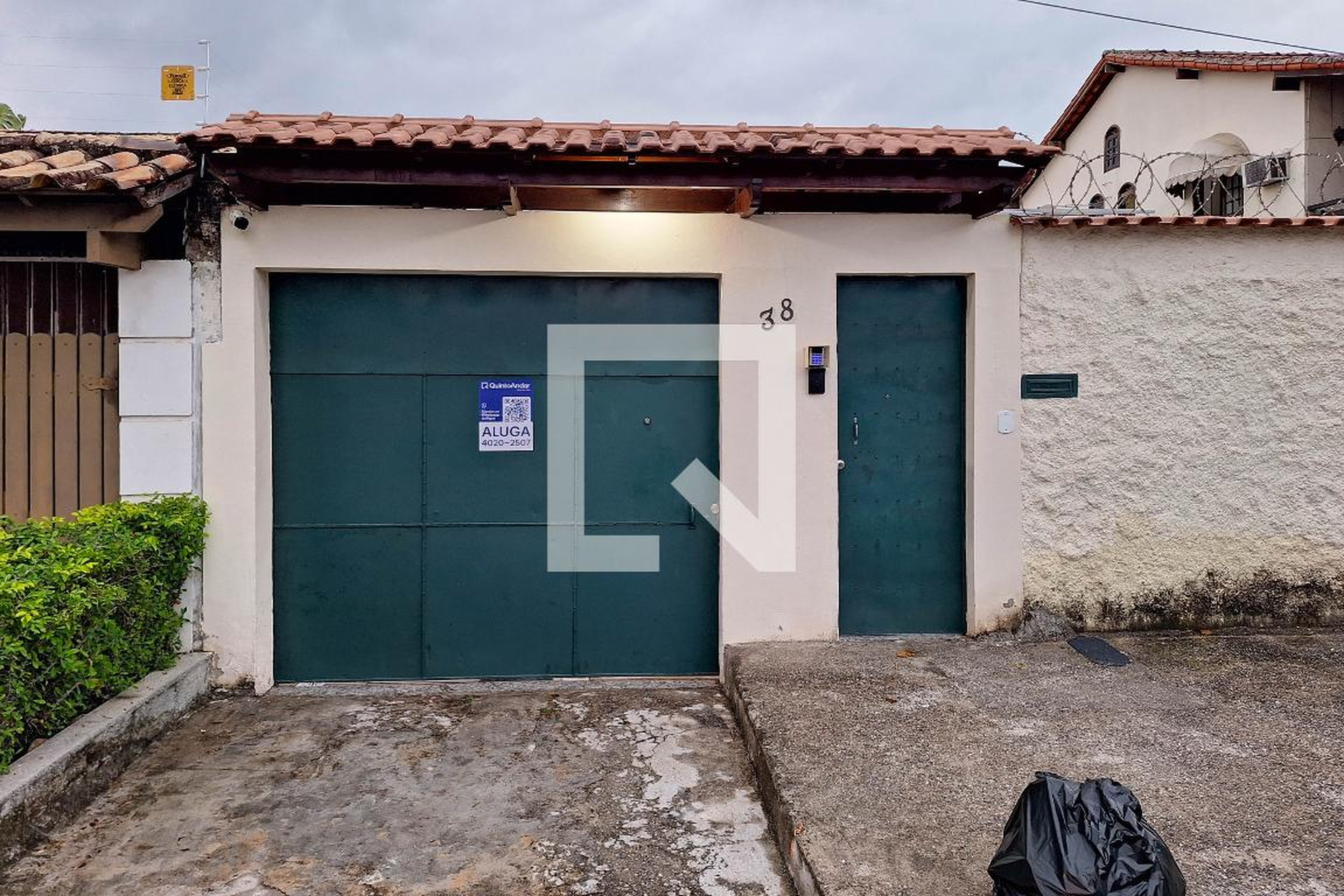 Fachada Condomínio em Rua Jornalista Ramiro Cruz, 38