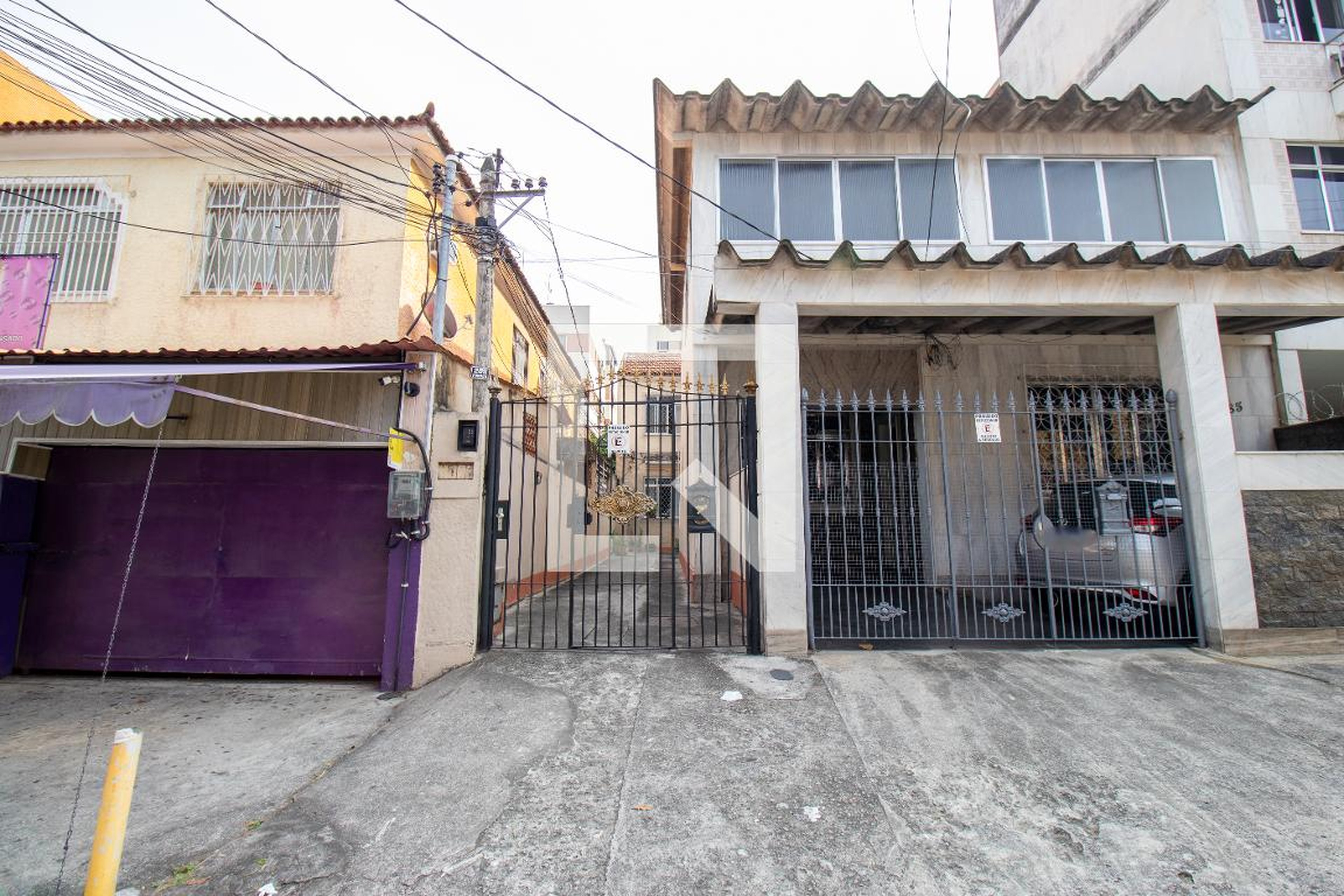 Fachada Condomínio em Rua Professor Artur Thiré, 285