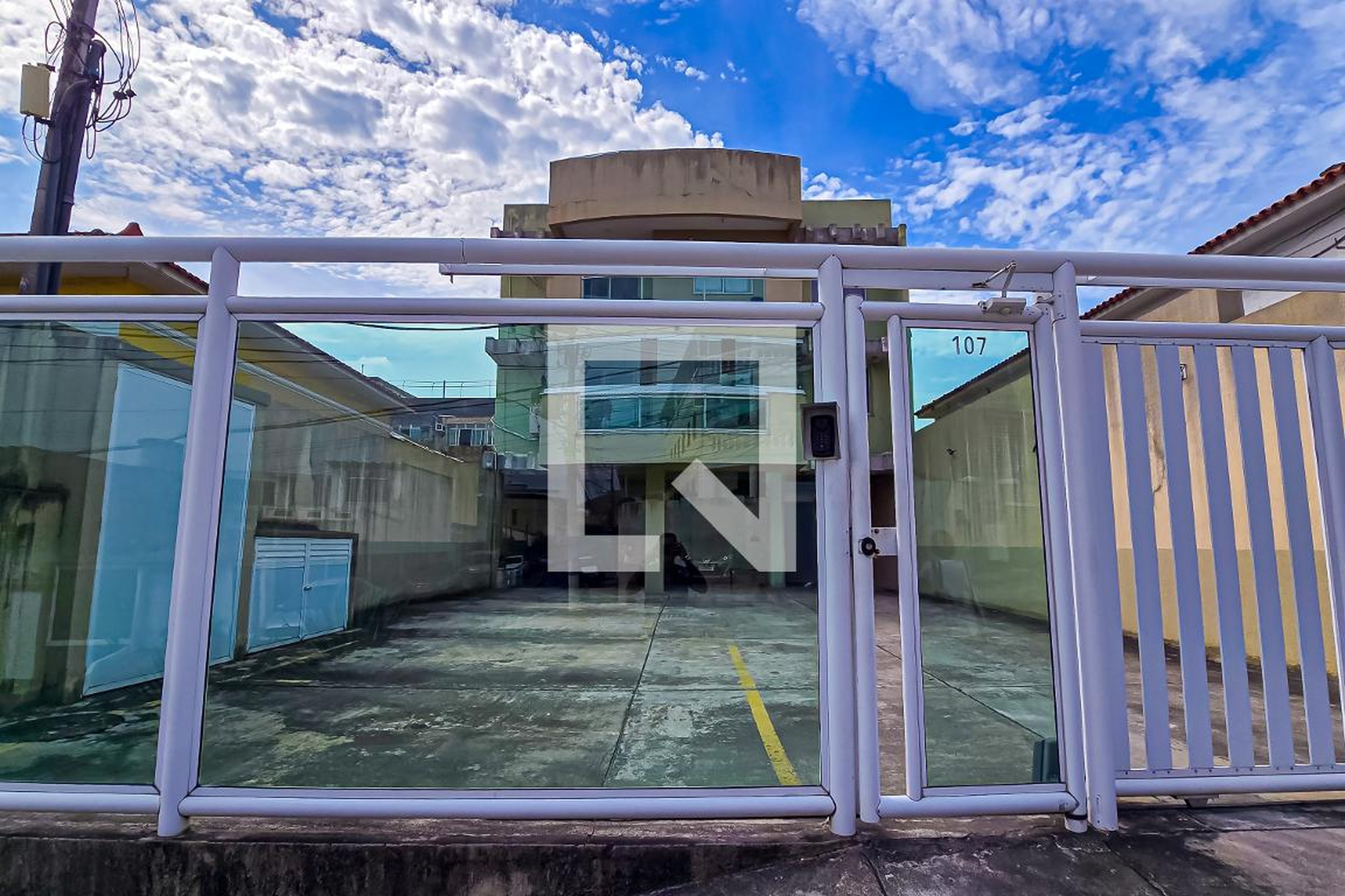 Fachada do Prédio Condomínio em Rua Carlos de Oliveira, 107