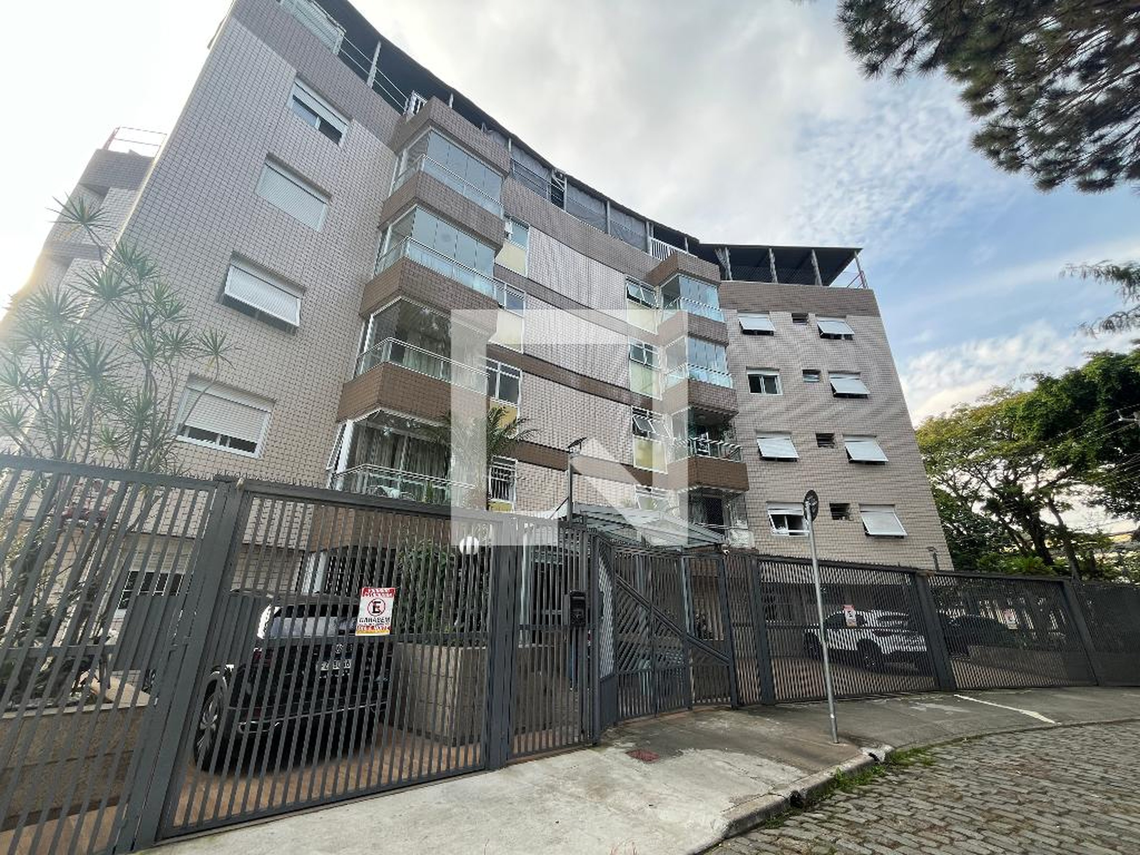 Fachada Condomínio em Rua Coronel Antônio de Carvalho, 53