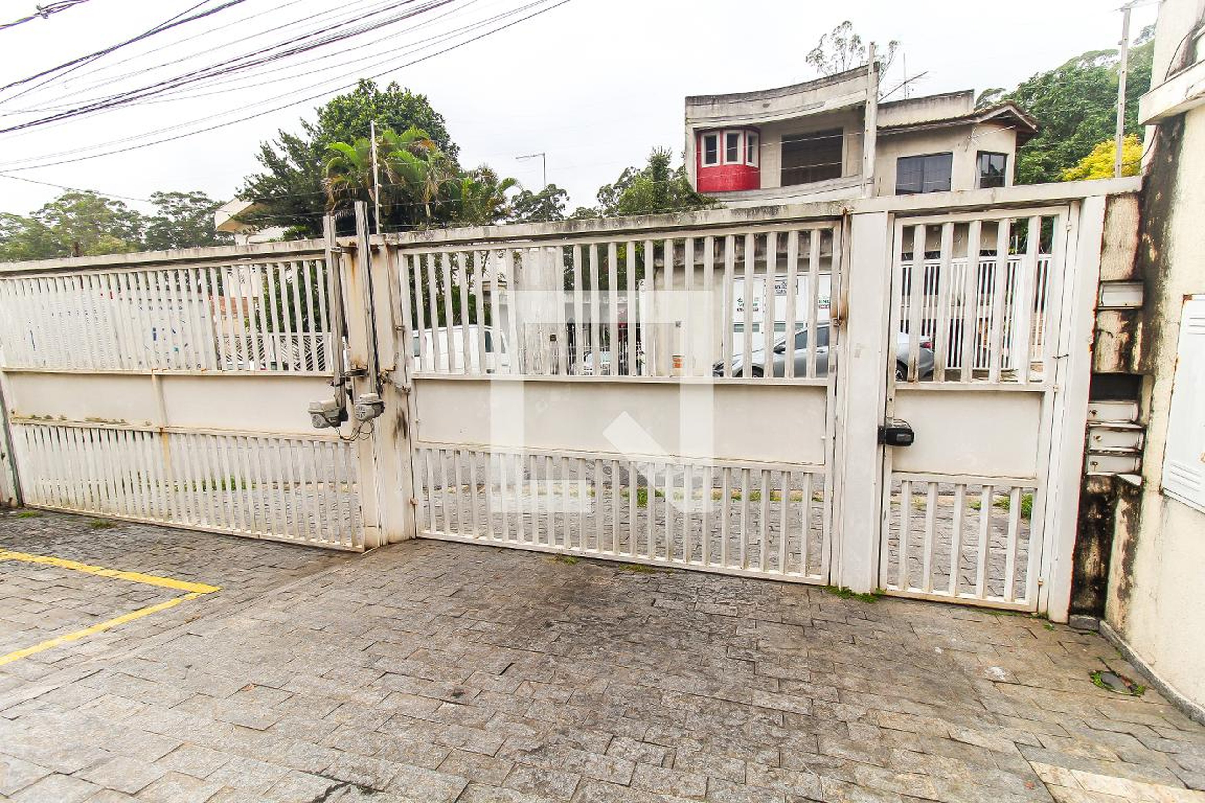 Entrada Condomínio em Rua Mateus Mendes Pereira, 768