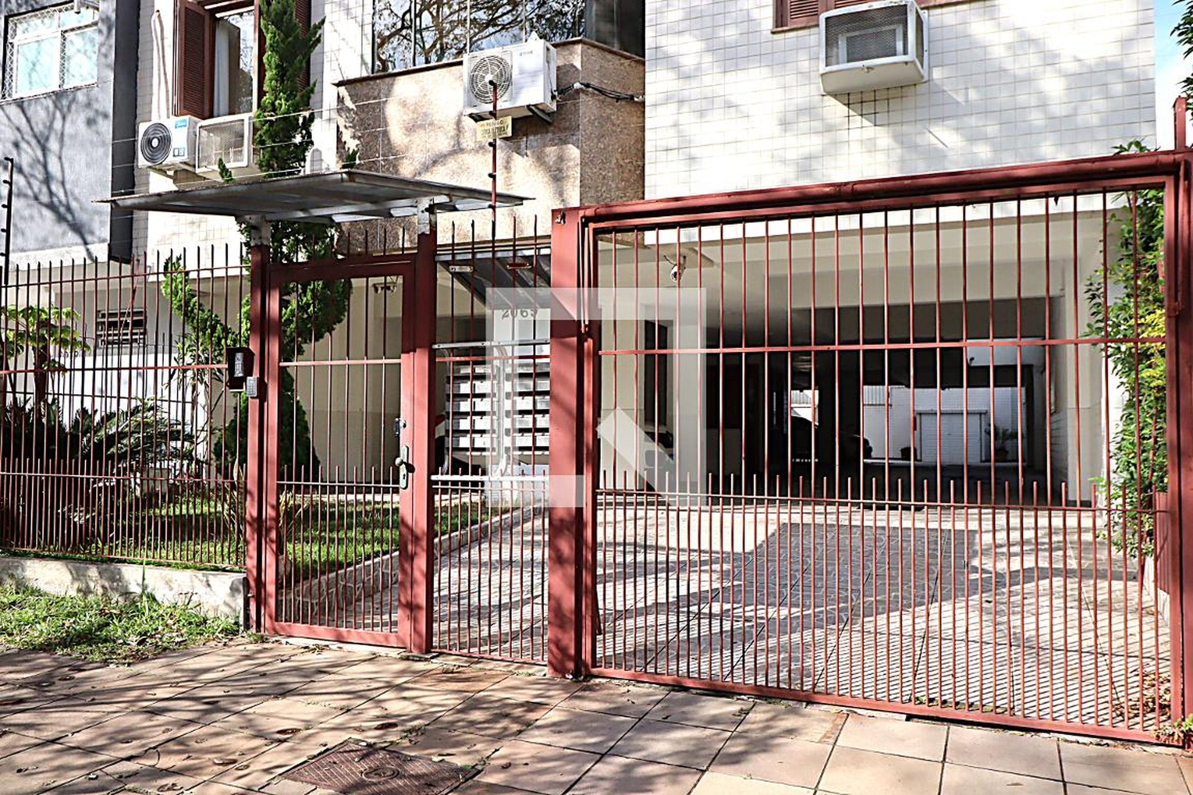 Fachada do Prédio Condomínio em Rua General Couto de Magalhães, 2069
