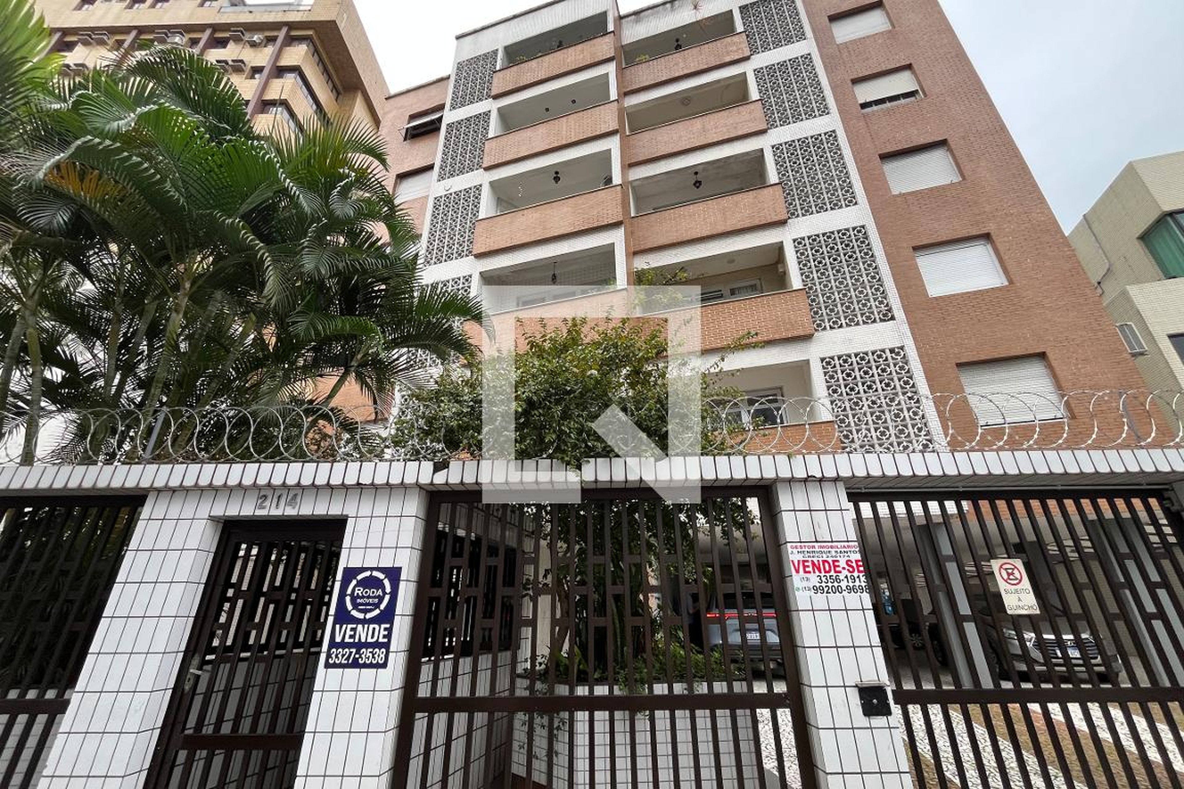 Fachada Condomínio em Rua Cunha Moreira, 214