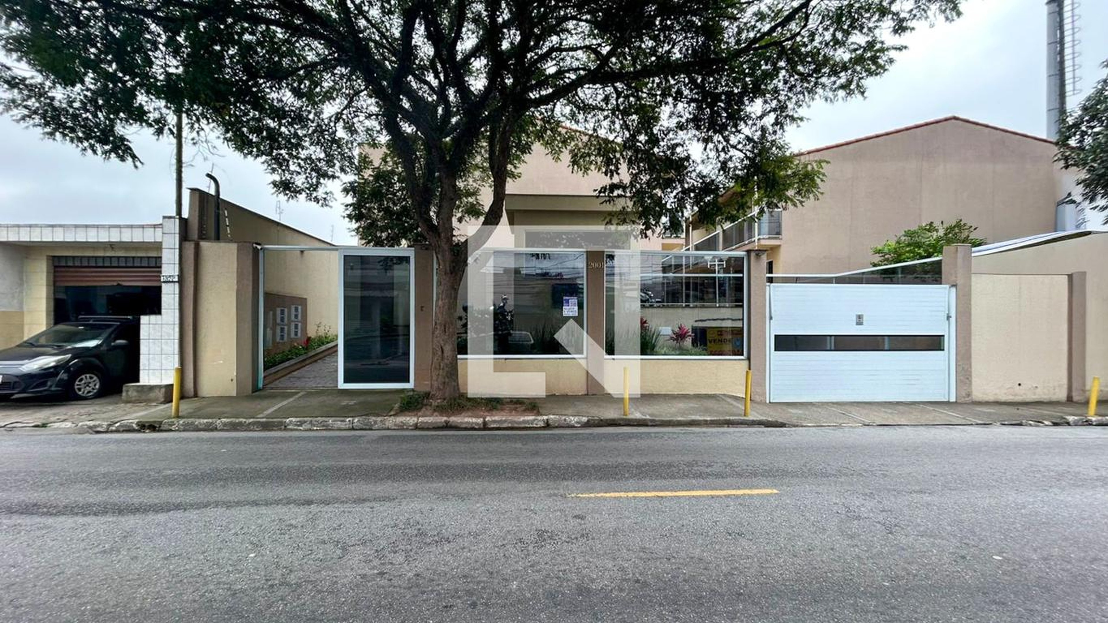 Fachada Condomínio em Rua Zike Tuma, 2001
