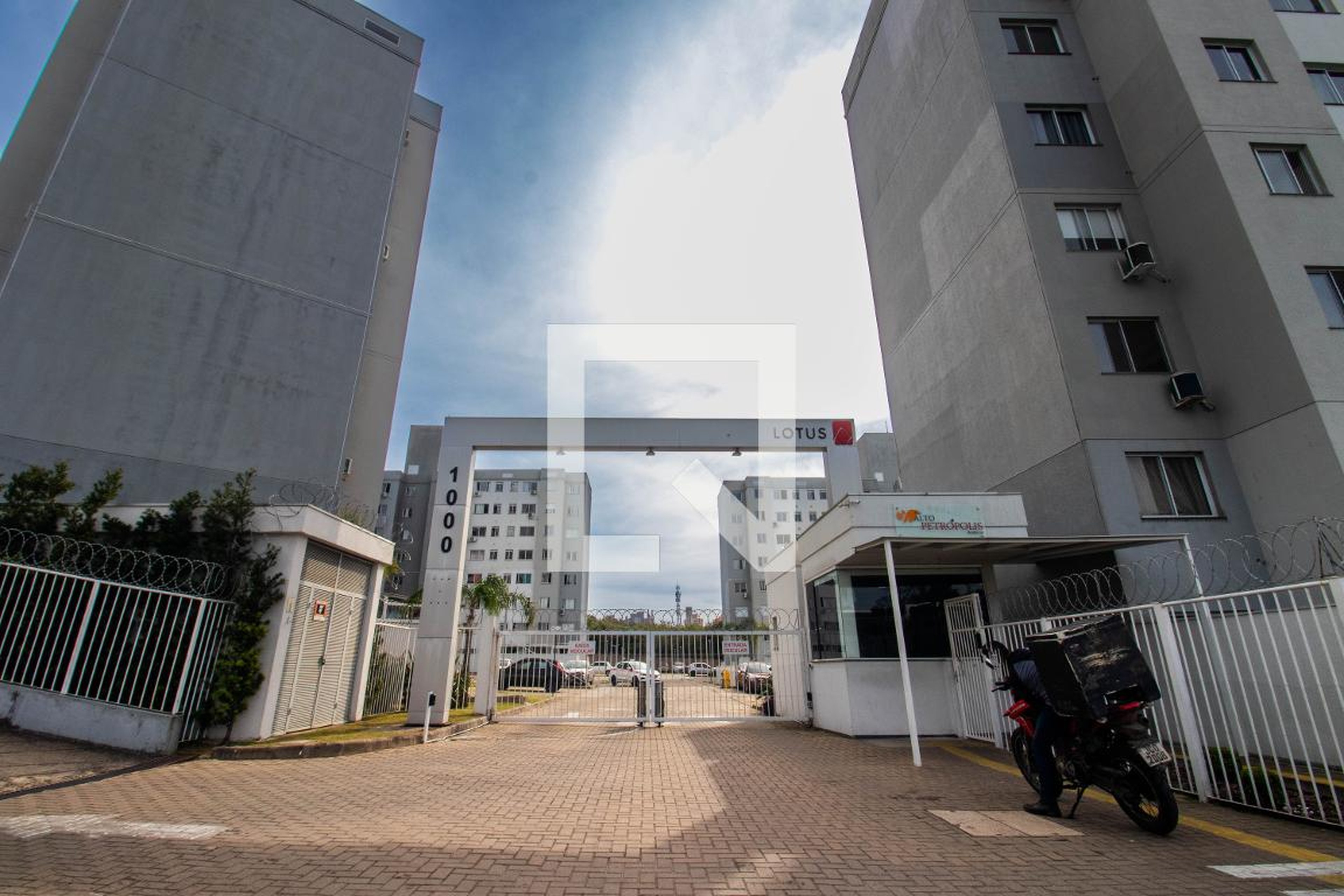 Fachada Condomínio em Avenida Germano Schmarczek, 1001