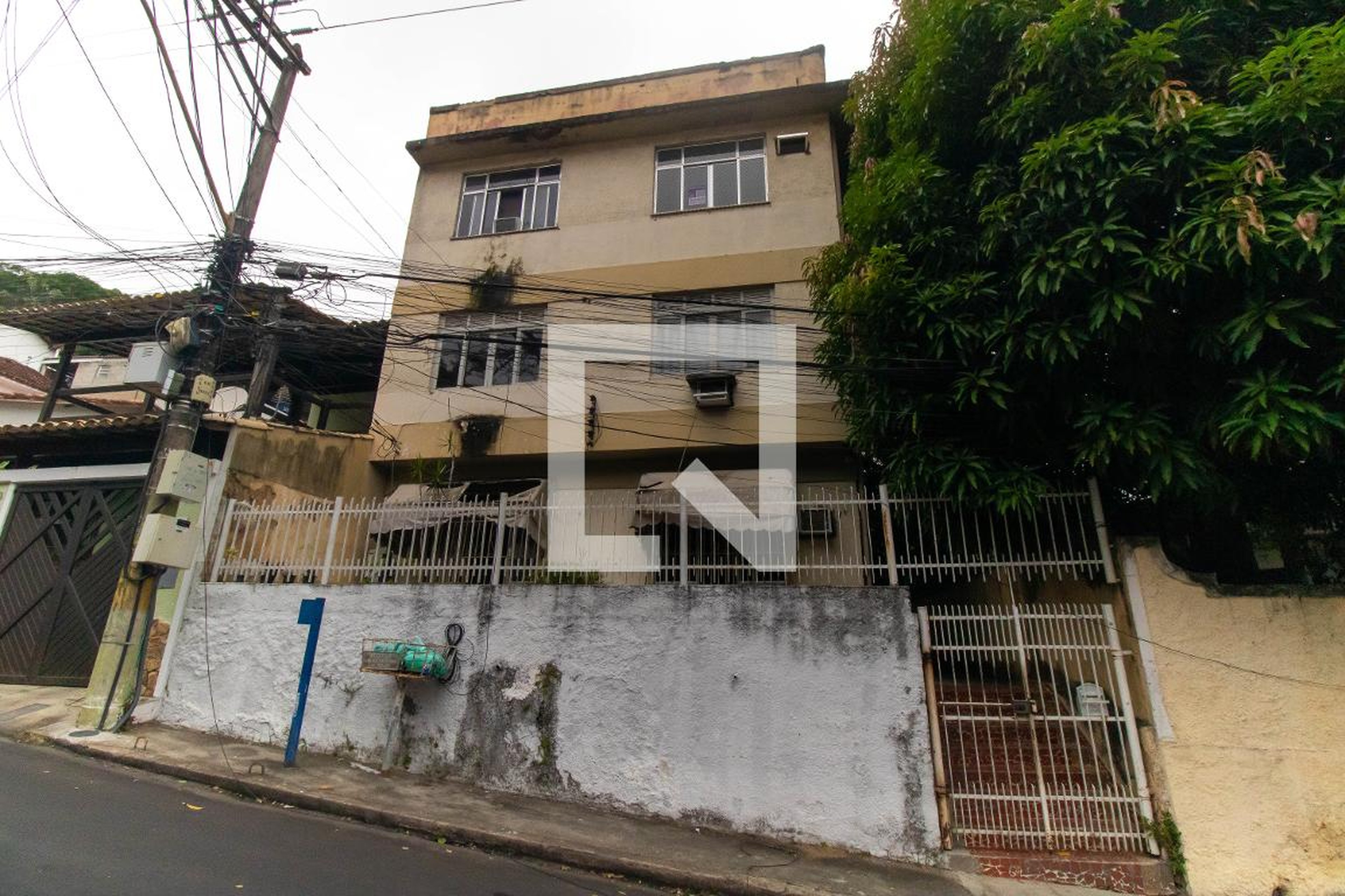 Fachada Condomínio em Rua Desembargador Felício Panza, 46