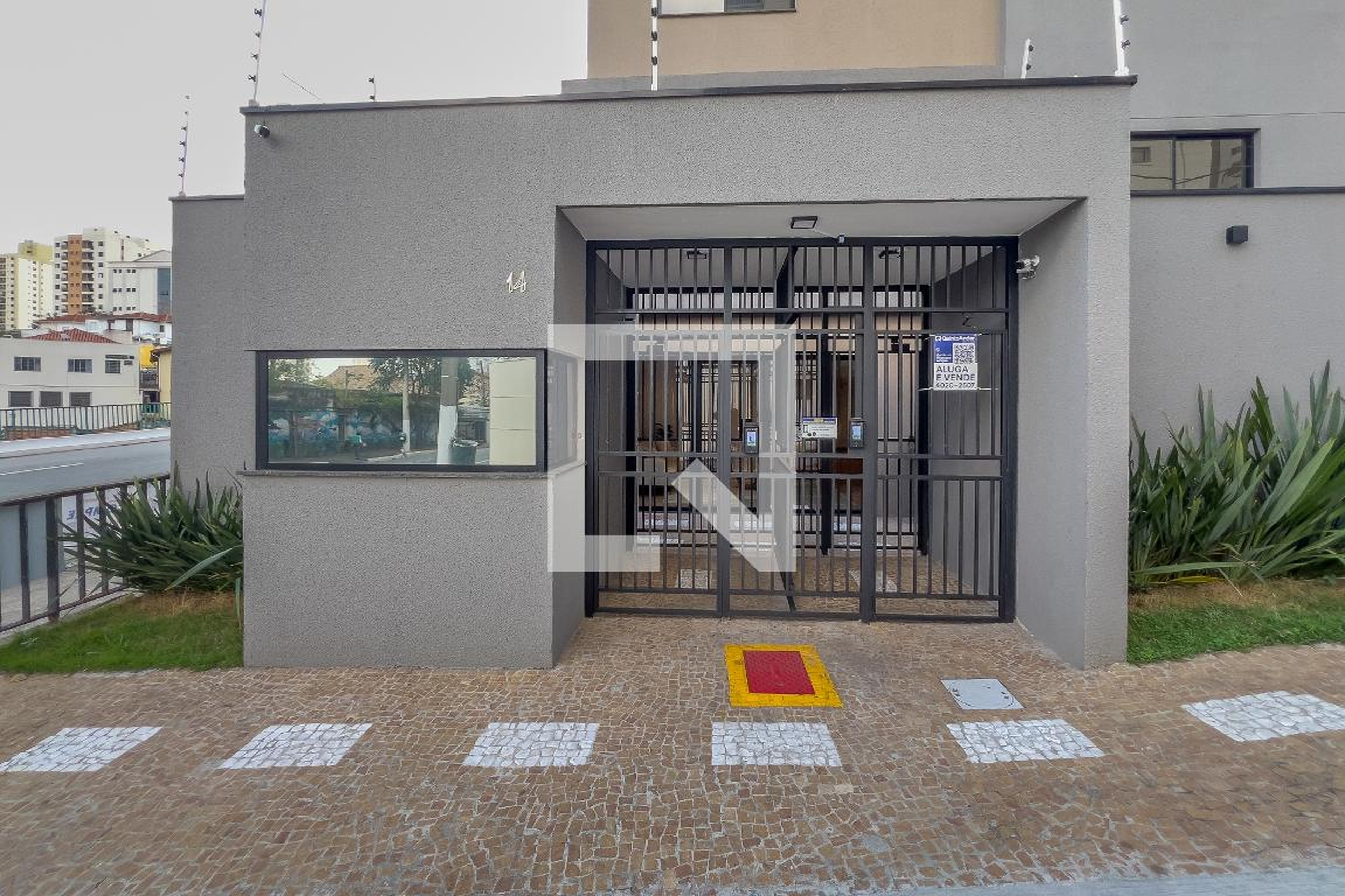 Fachada Condomínio em Rua Jaime Viana, 74