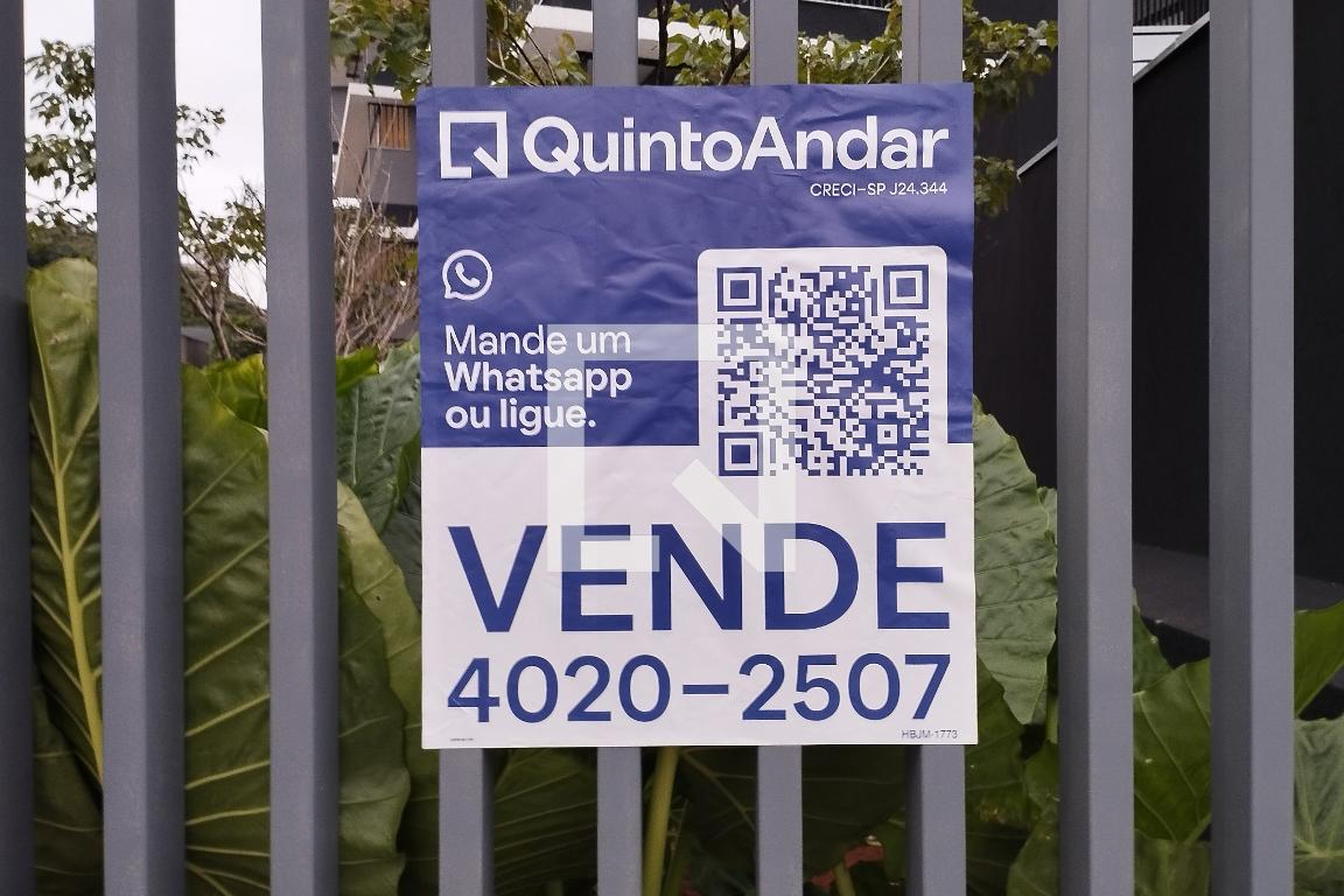 Fachada Condomínio em Rua Professor Luciano Prata, 7