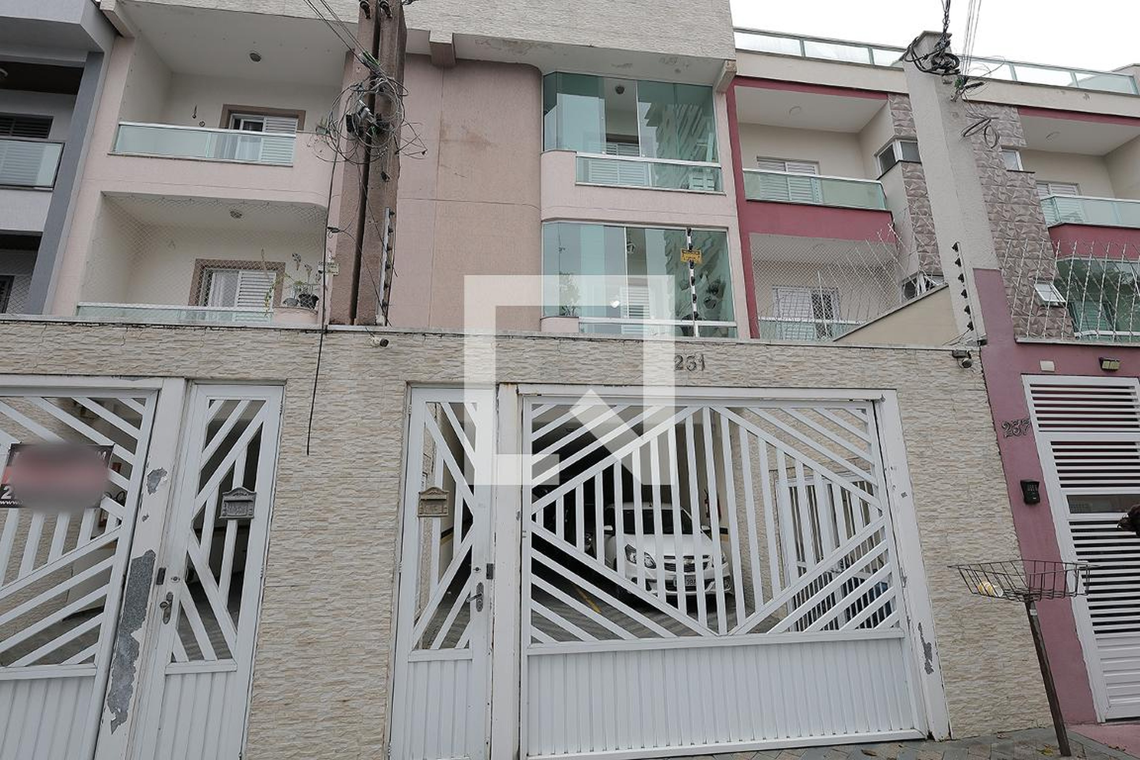 Fachada Condomínio em Rua Coroados, 231