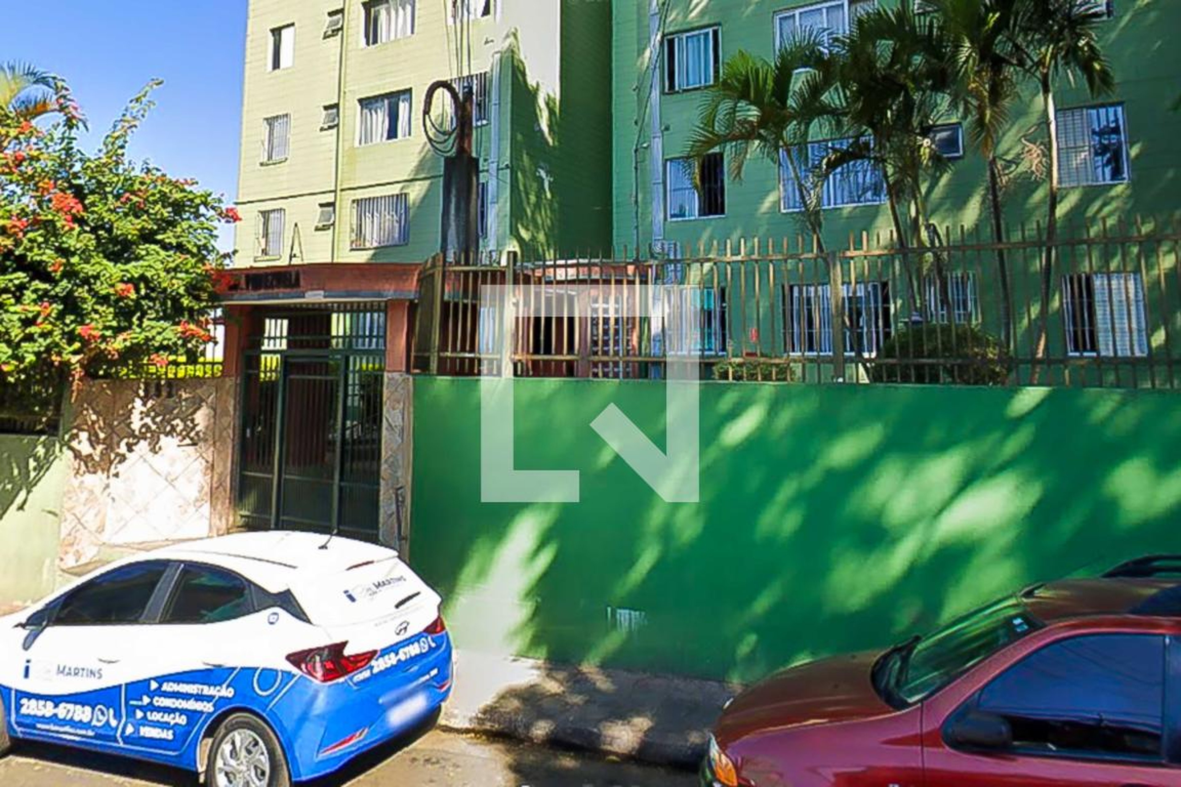 Fachada Condomínio em Rua Odemis, 552