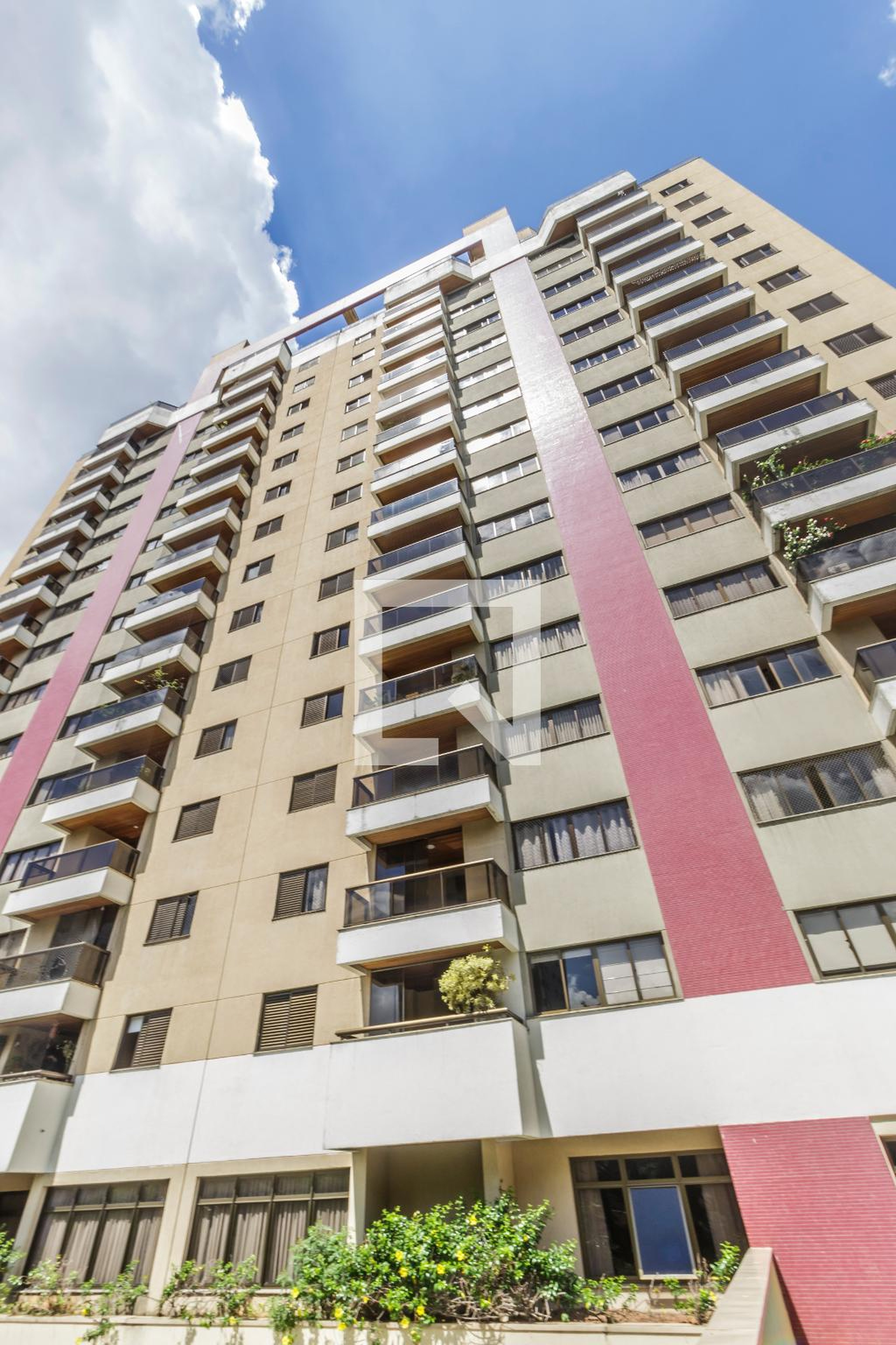 Fachada Condomínio em Alameda Grajaú, 60
