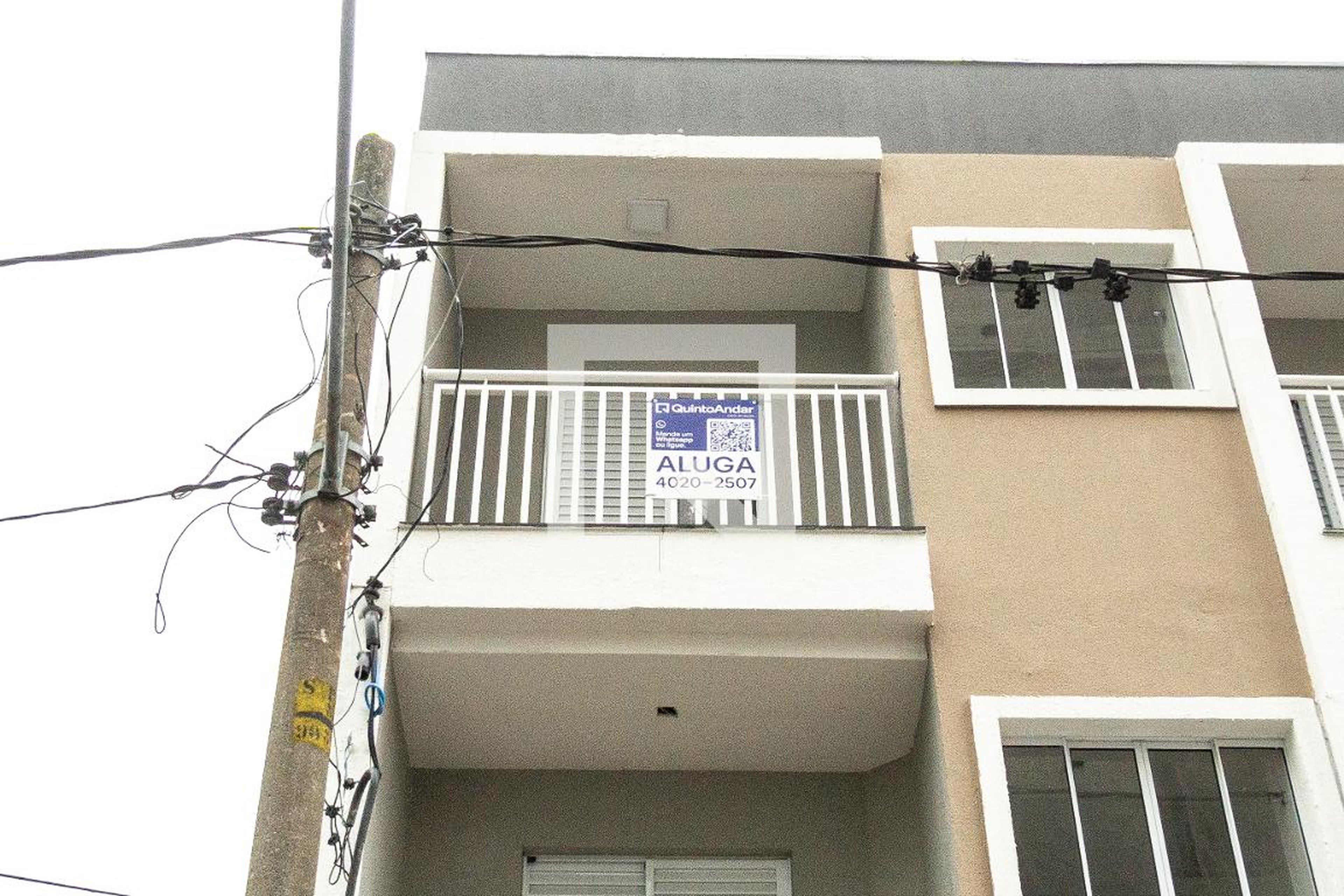 Fachada Condomínio em Rua Maria Guilhermina, 16