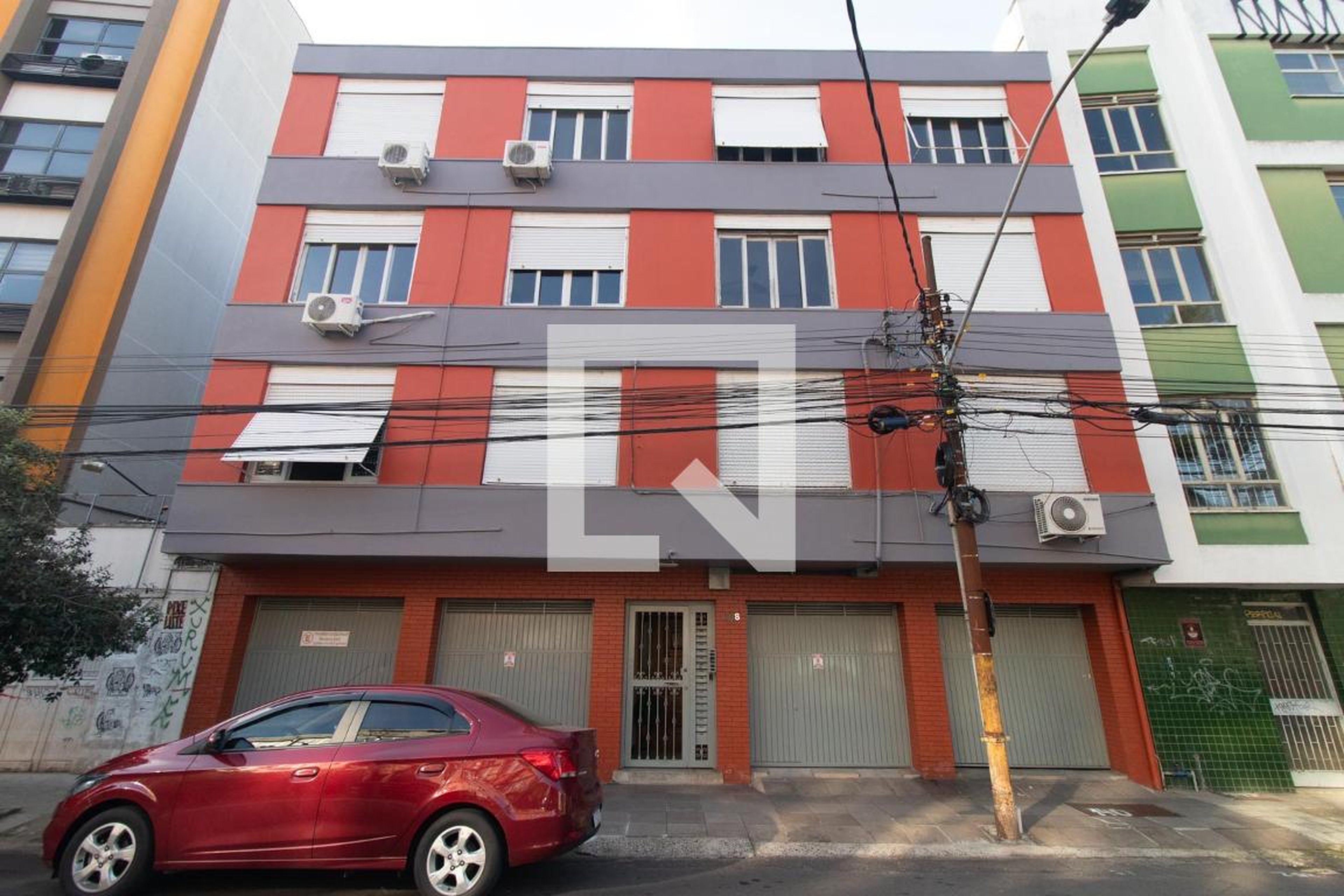 Fachada Condomínio em Rua Washington Luiz, 608