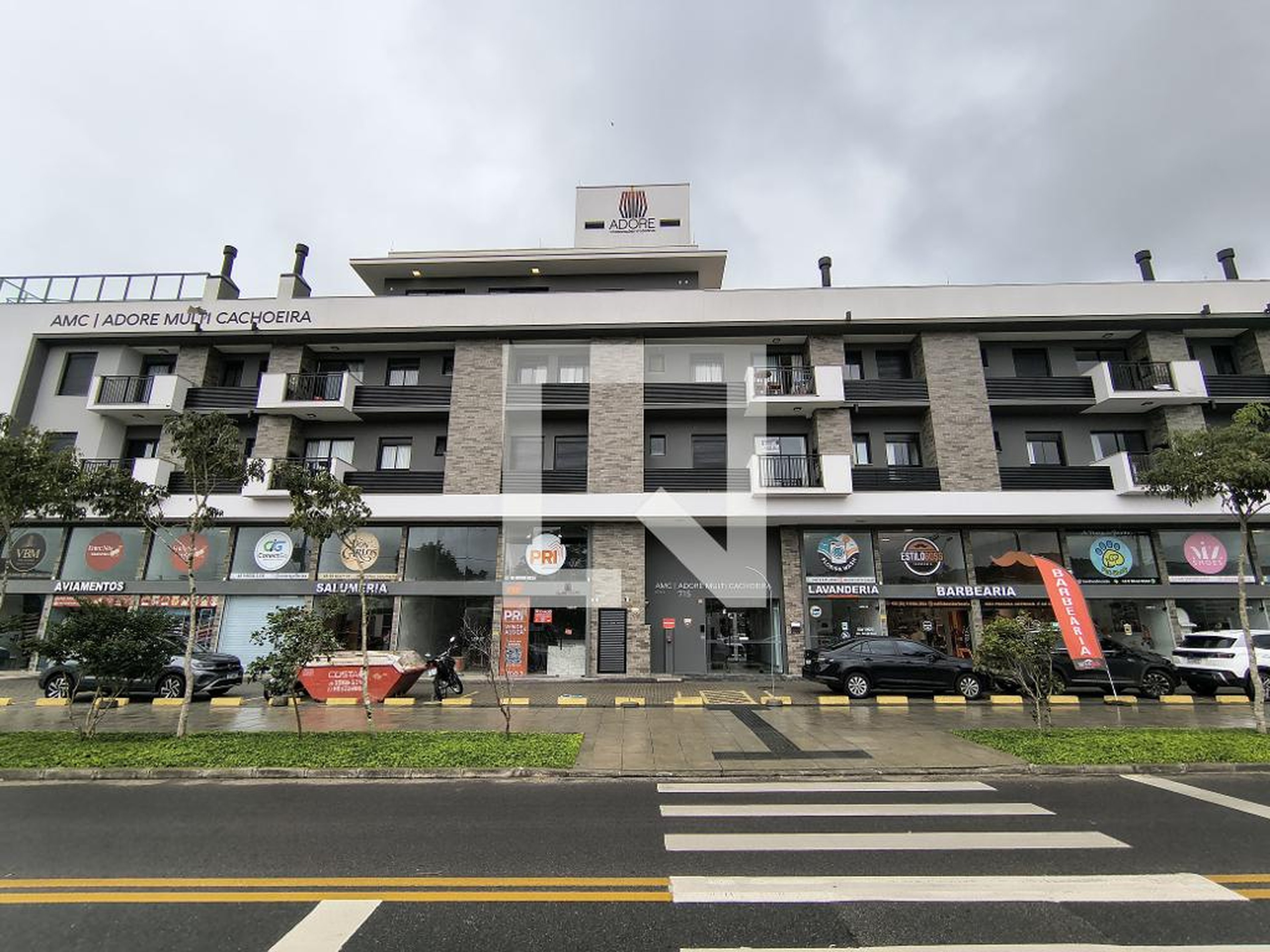 Fachada Condomínio em Rua Leonel Pereira, 715