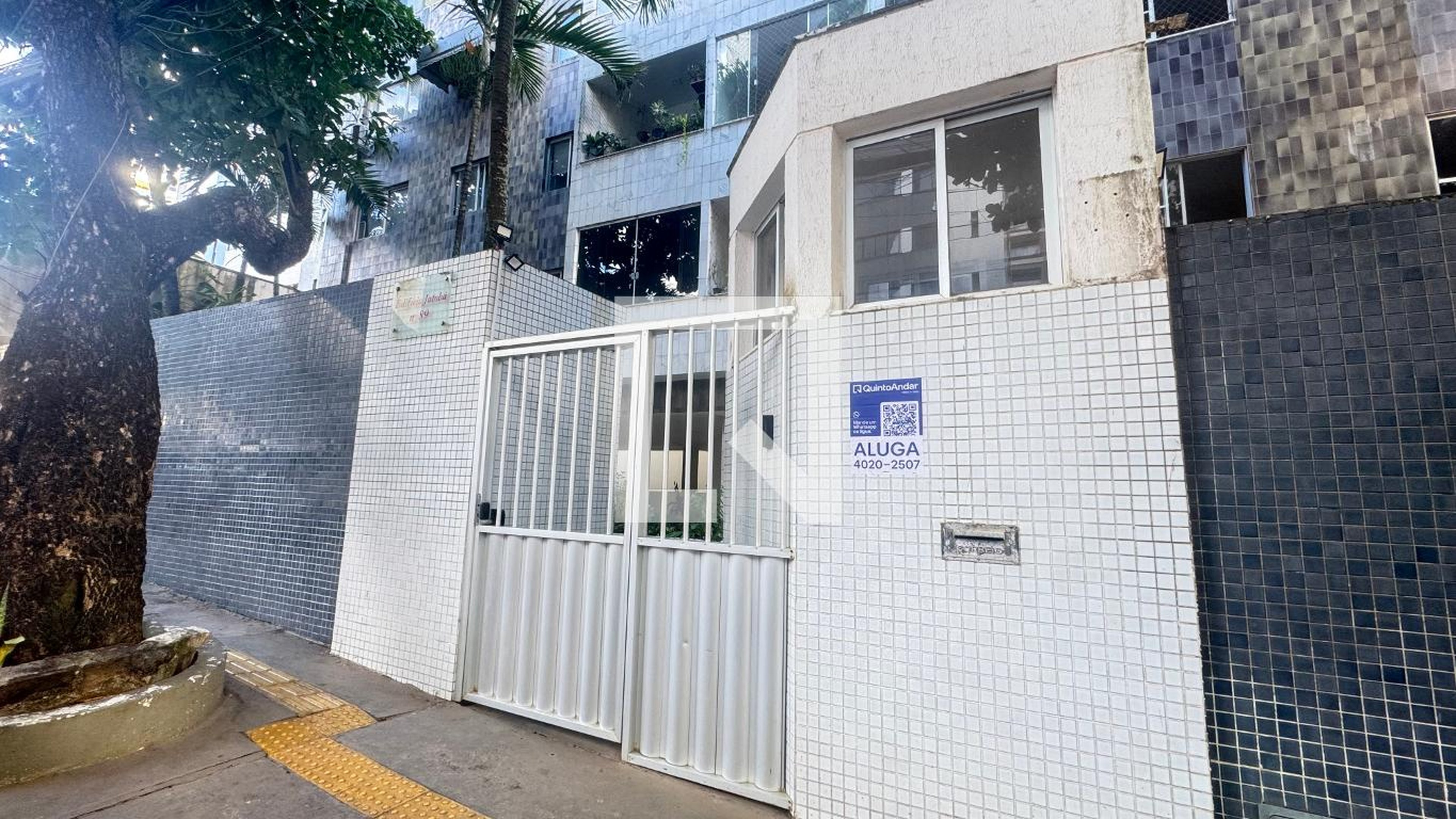 Fachada Condomínio em Rua Professor Cassilandro Barbuda, 89