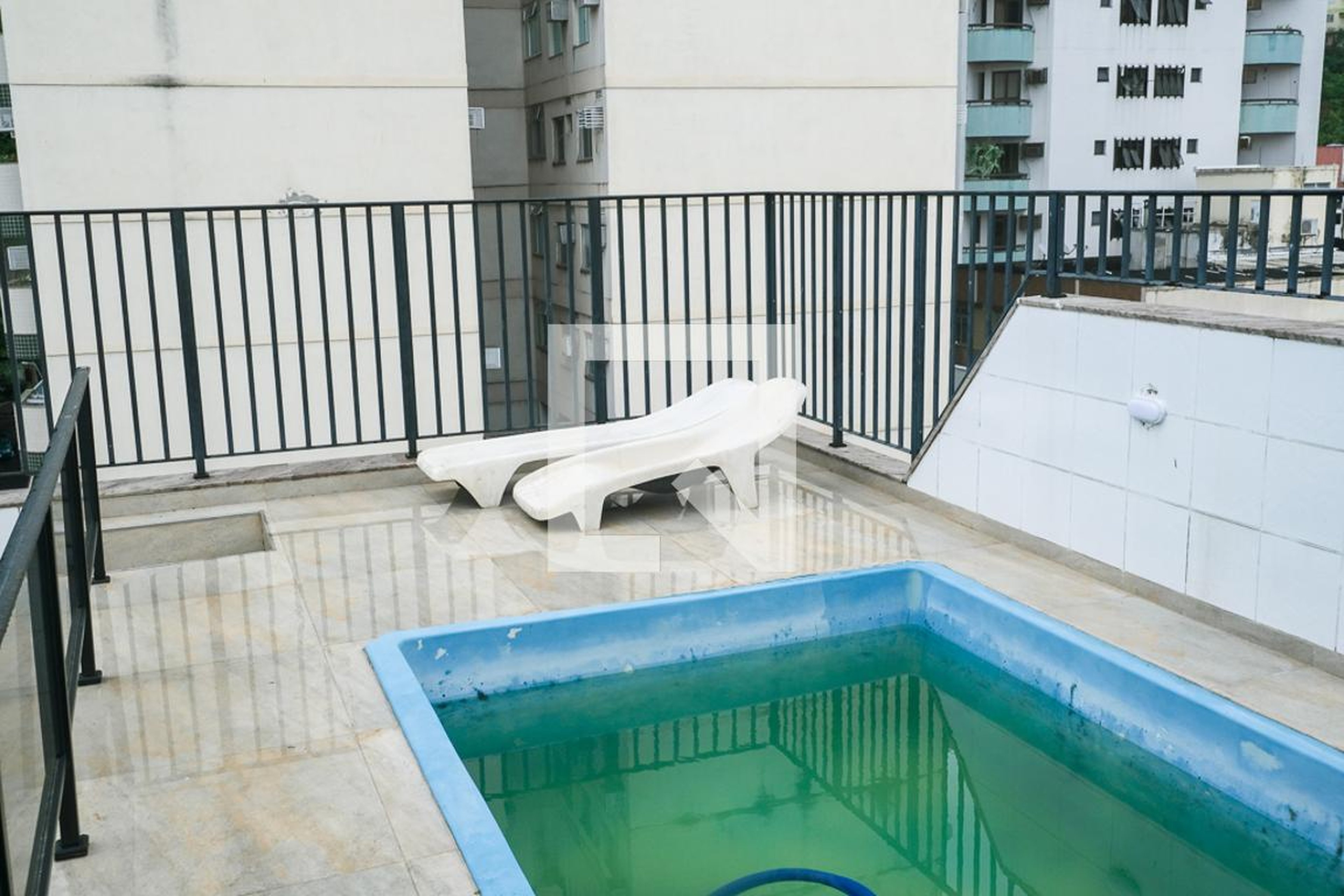 Piscina - Fernando Pessoa