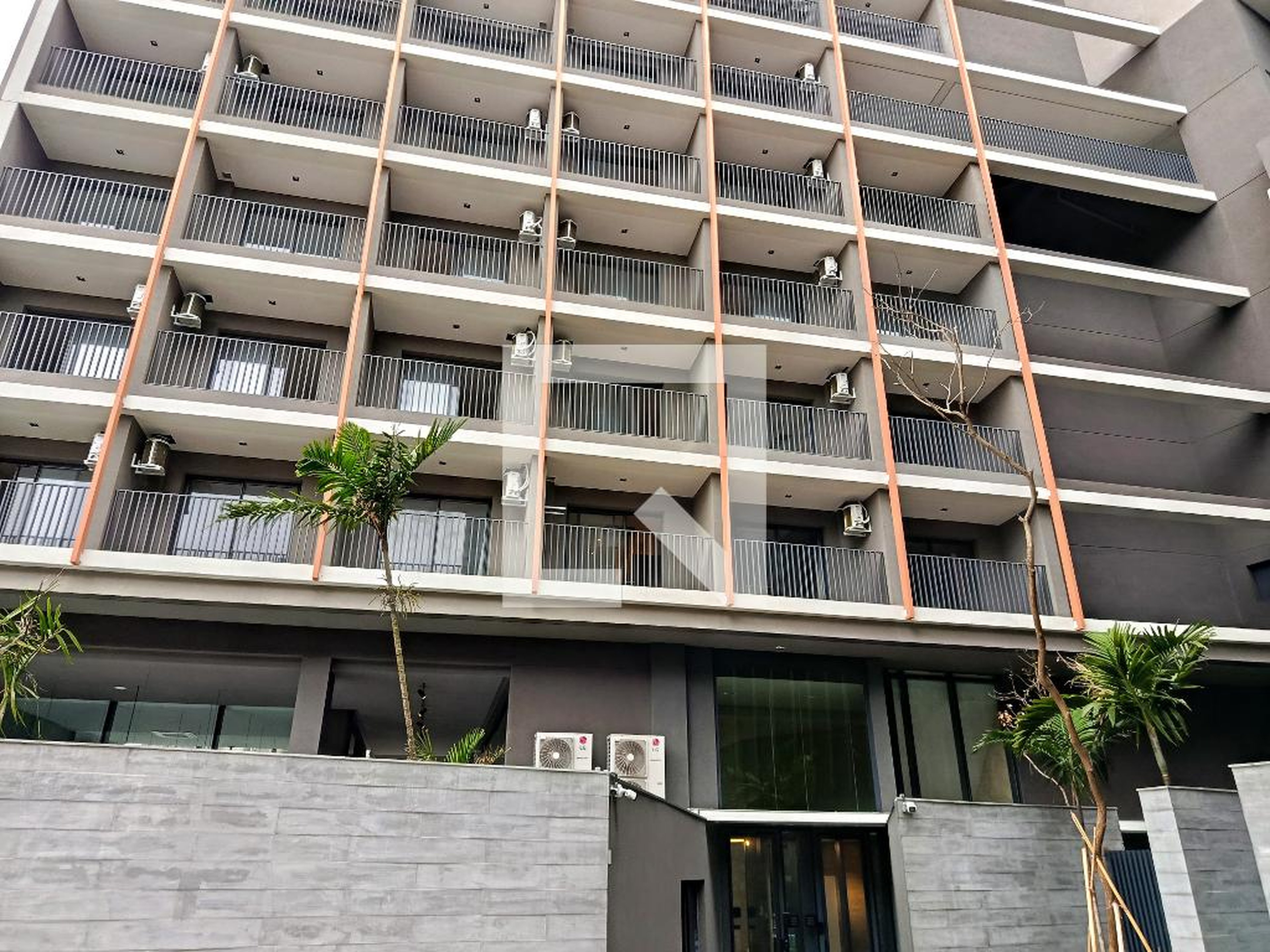 Fachada Condomínio em Rua Henrique Schaumann, 267