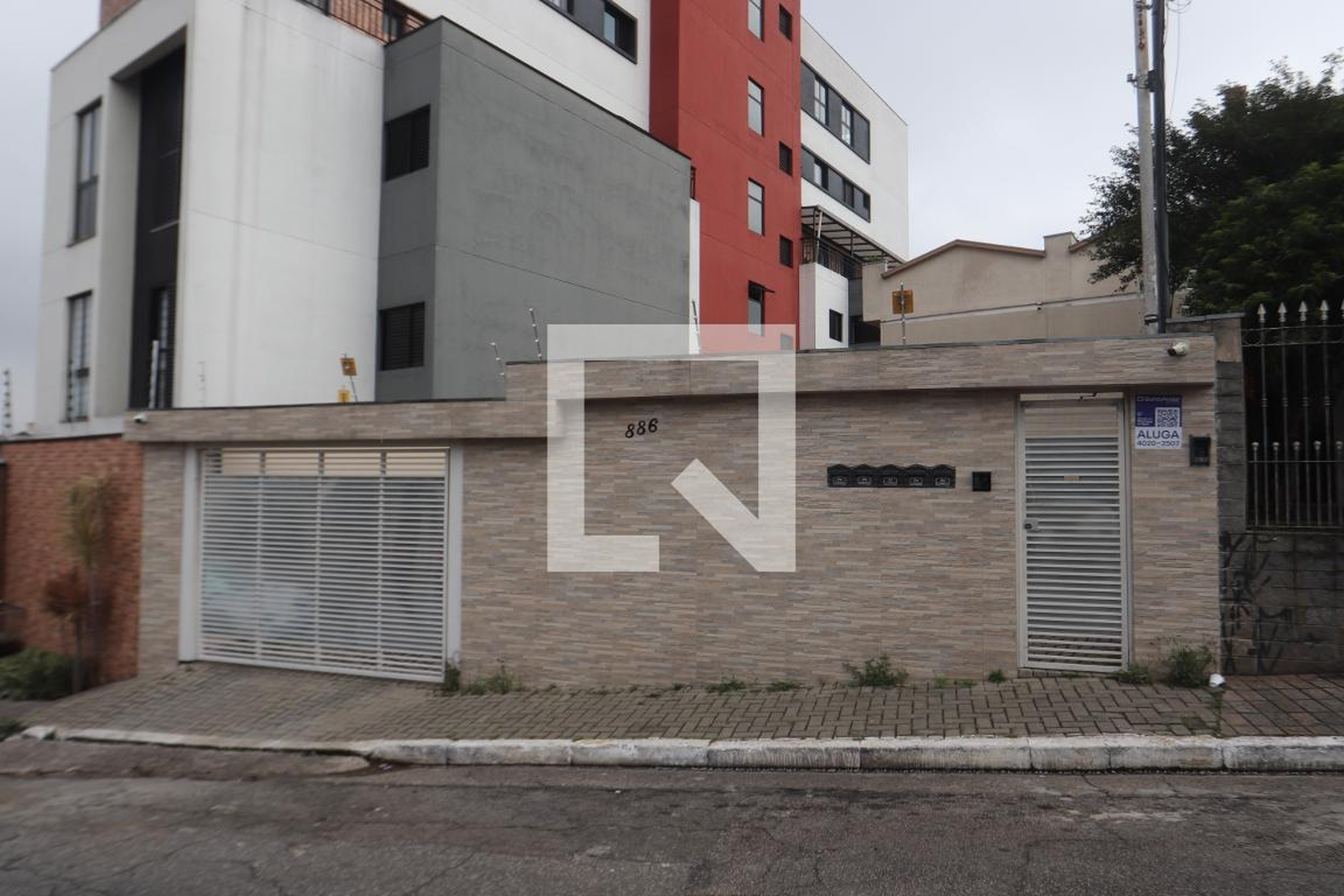 Fachada do condomínio Condomínio em Rua Juiz de Fora, 886