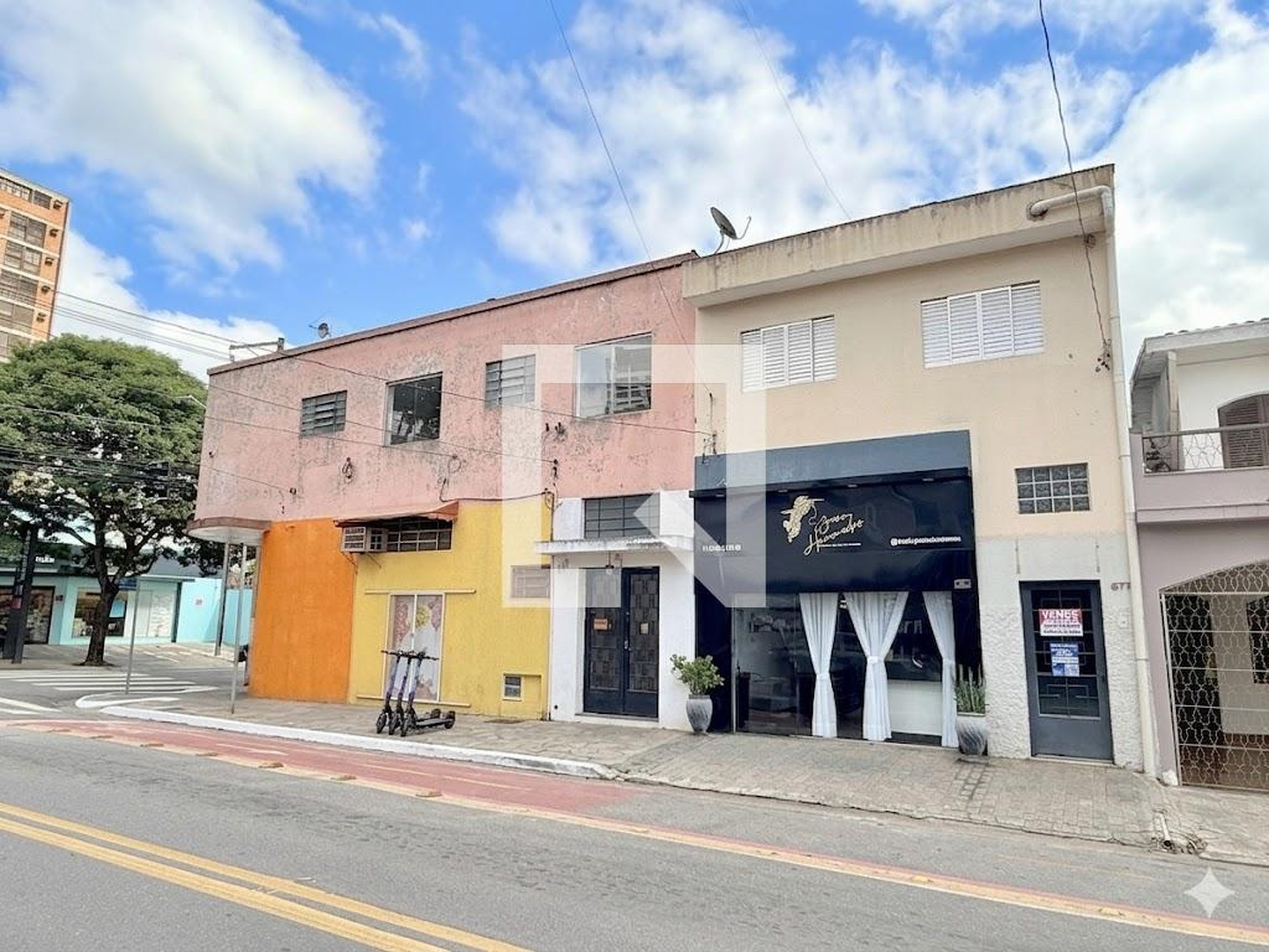 Fachada Condomínio em Rua do Estilo Barroco, 577