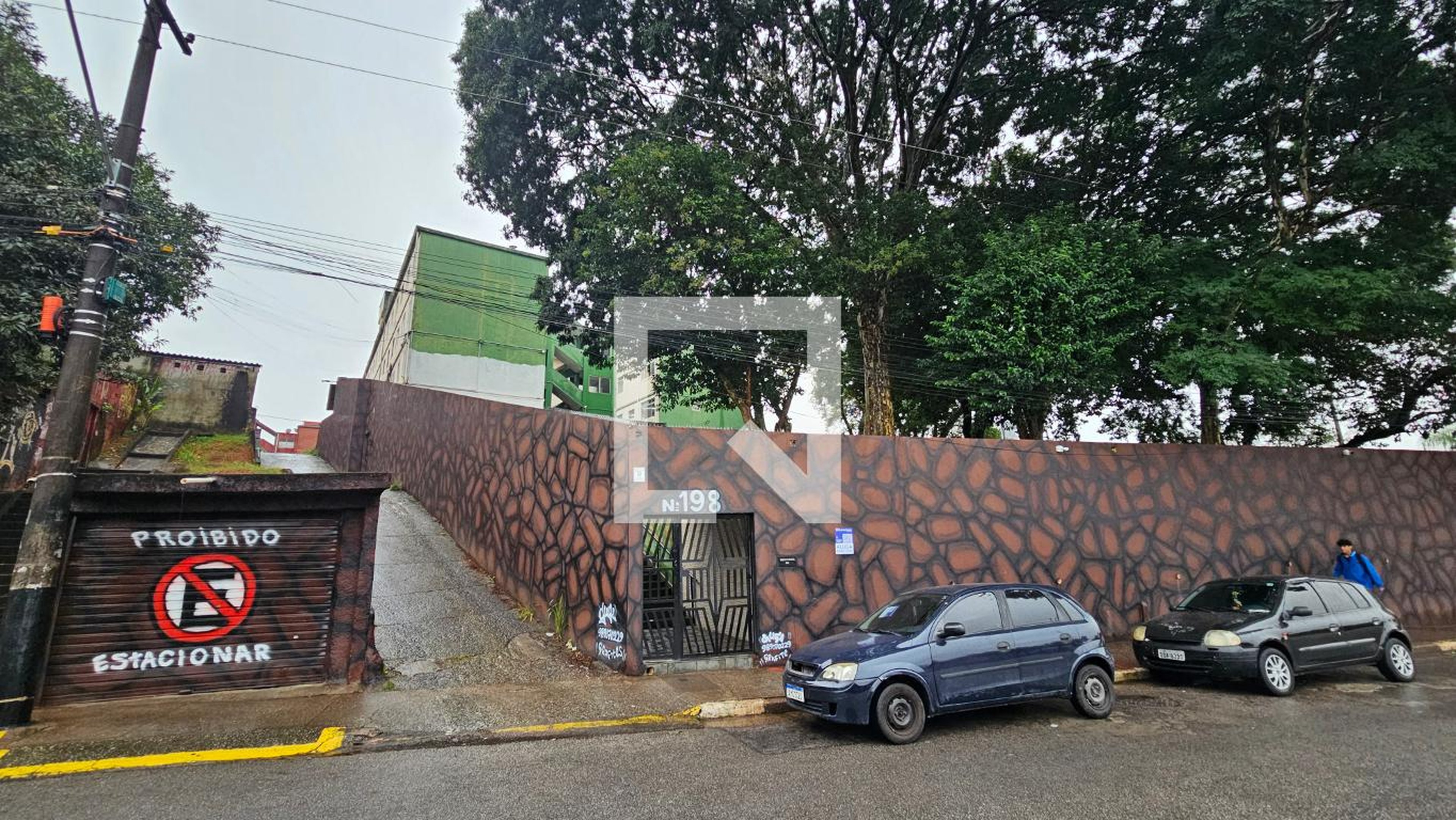 Fachada Condomínio em Rua Carapicuíba, 198