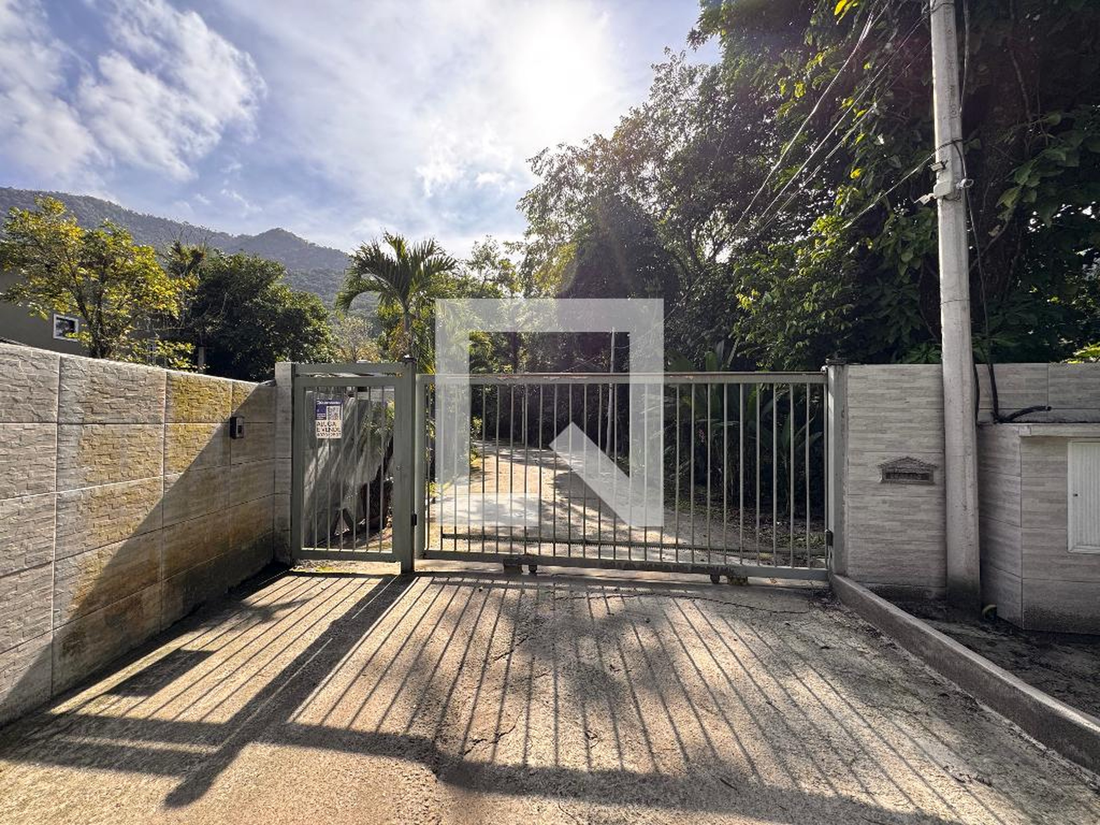 Fachada Condomínio em Estrada da Boca do Mato, 825
