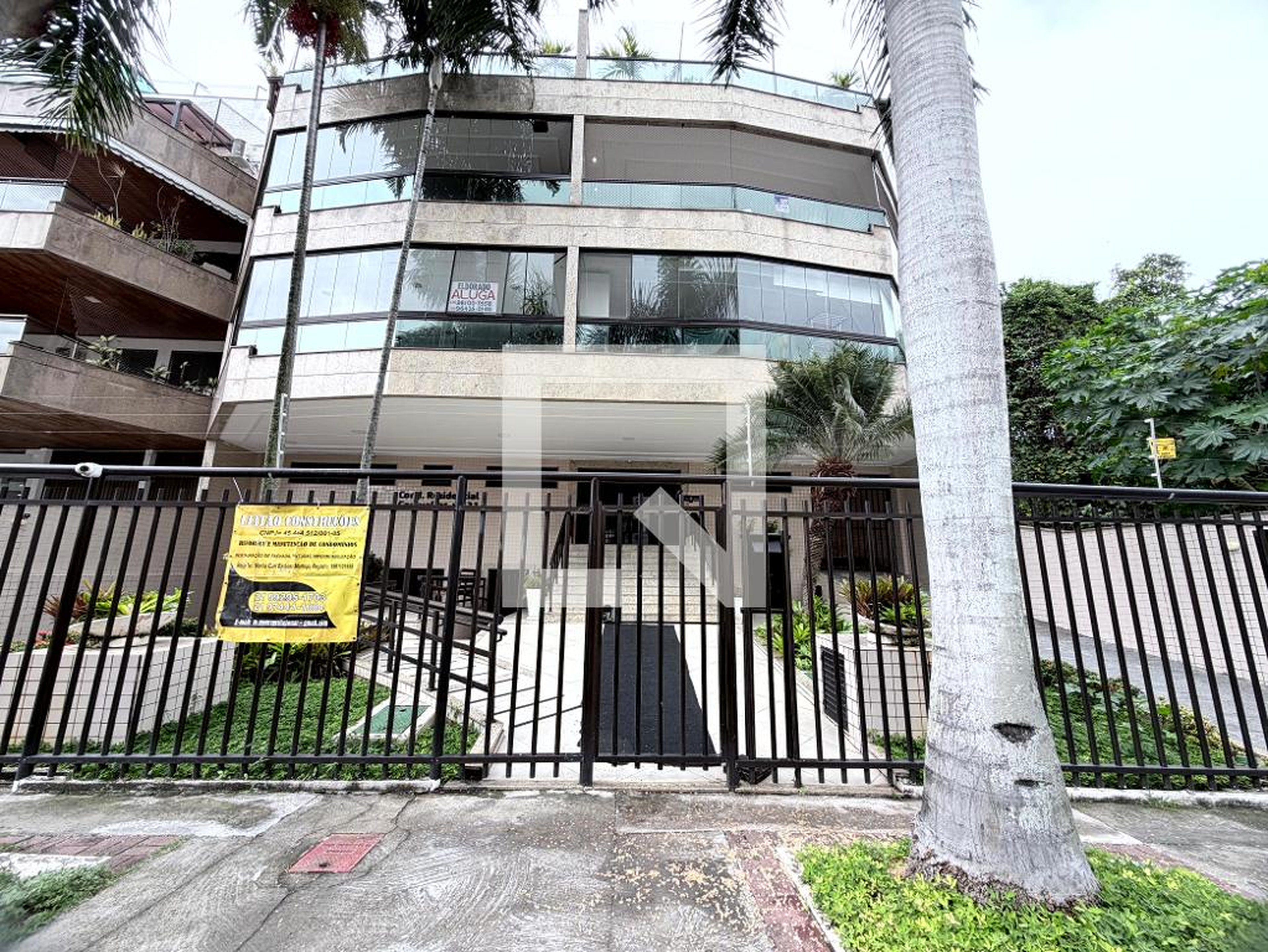 Fachada Condomínio em Rua Haroldo Cavalcanti, 331