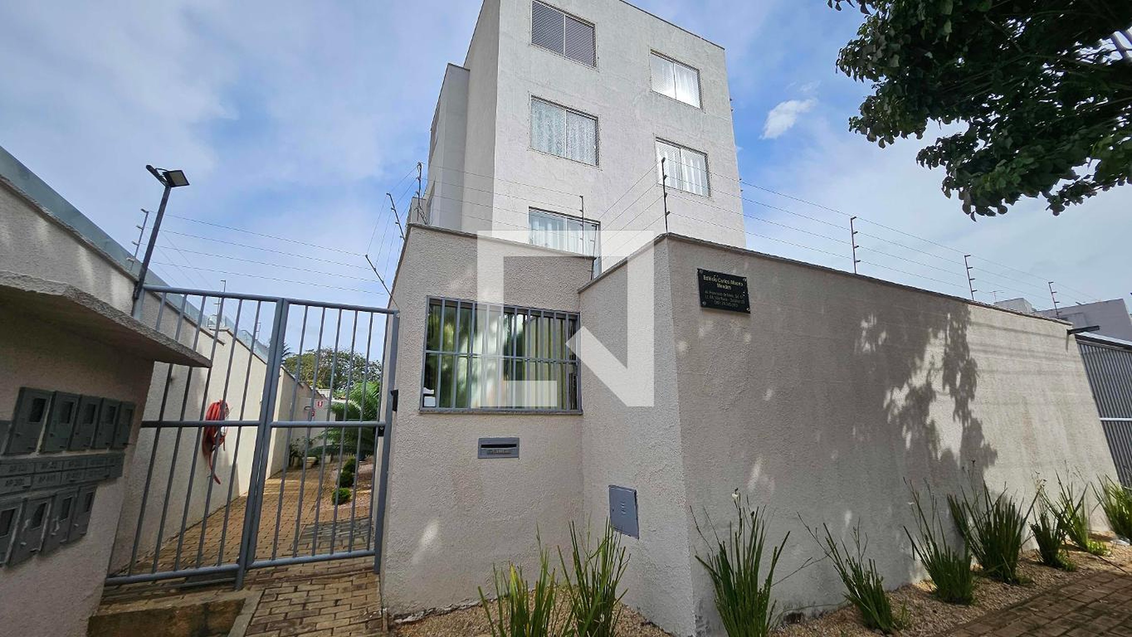 Fachada Condomínio em Avenida Francisco de Melo, 302