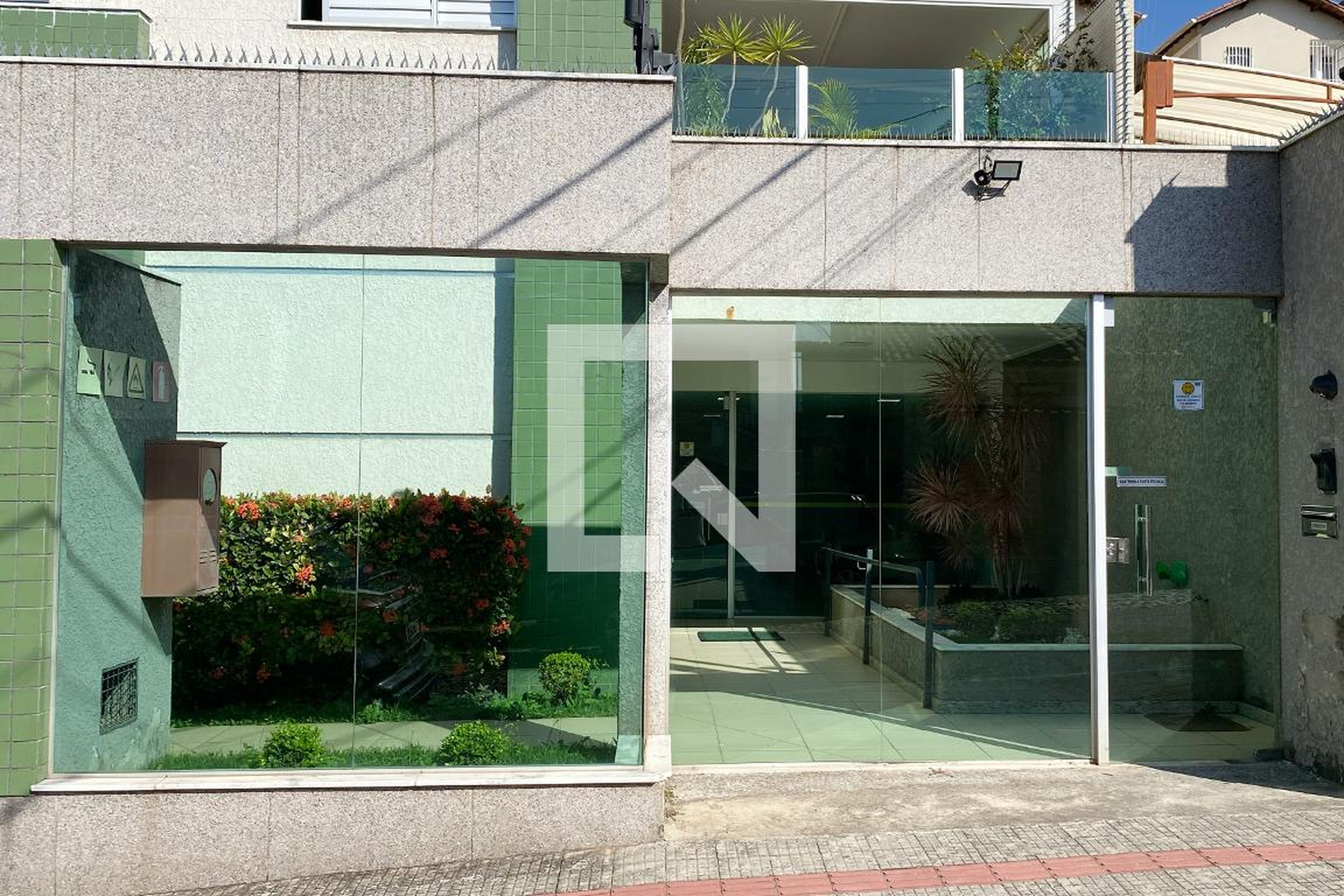 Fachada Condomínio em Rua Lima Duarte, 291