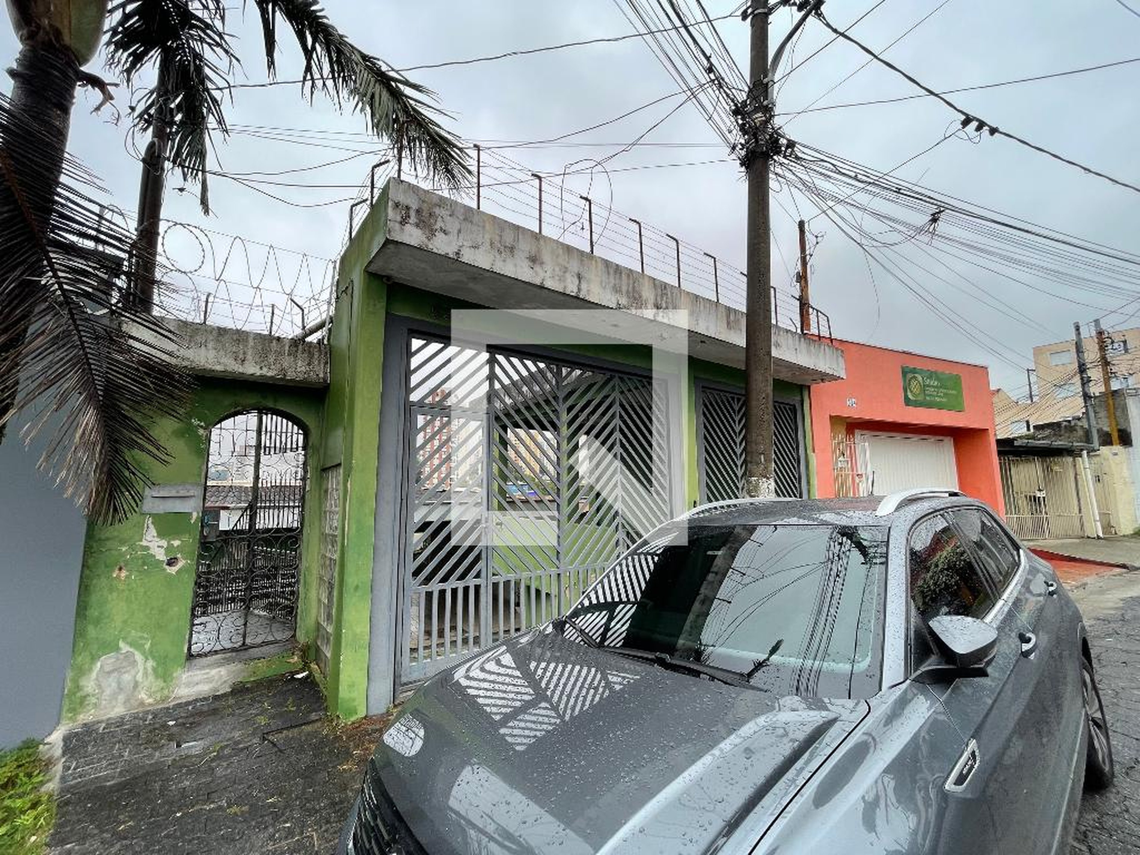 Fachada Condomínio em Rua Abadia dos Dourados, 538