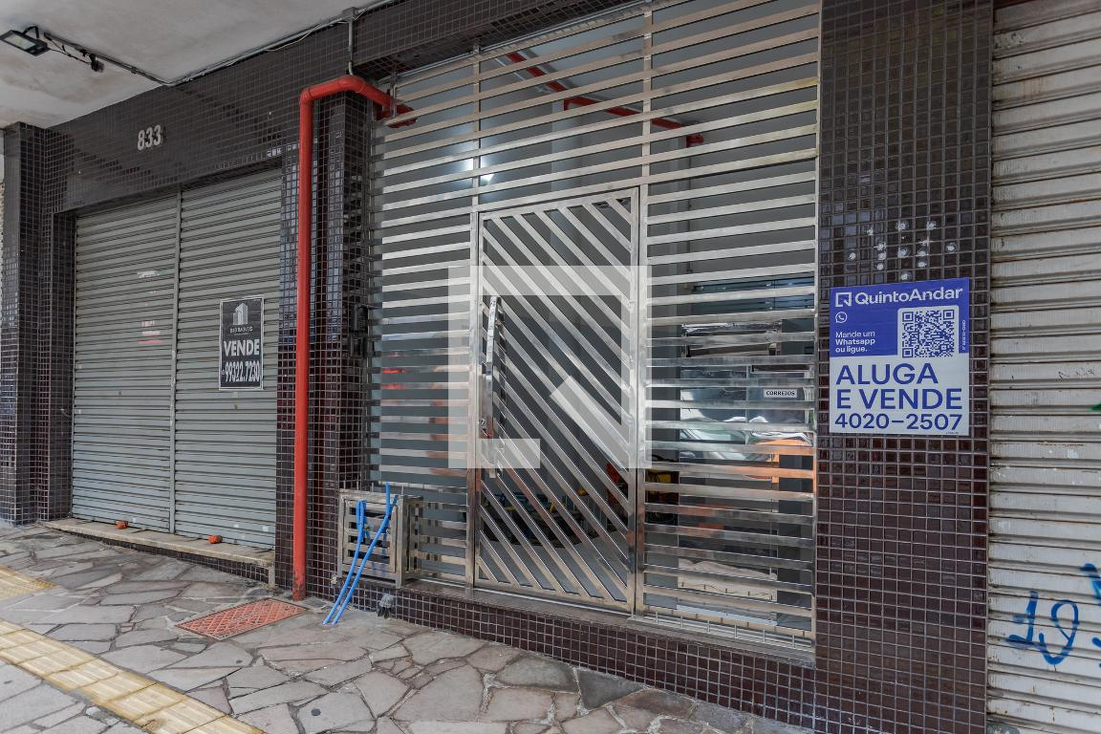 Fachada Condomínio em Avenida Alberto Bins, 829