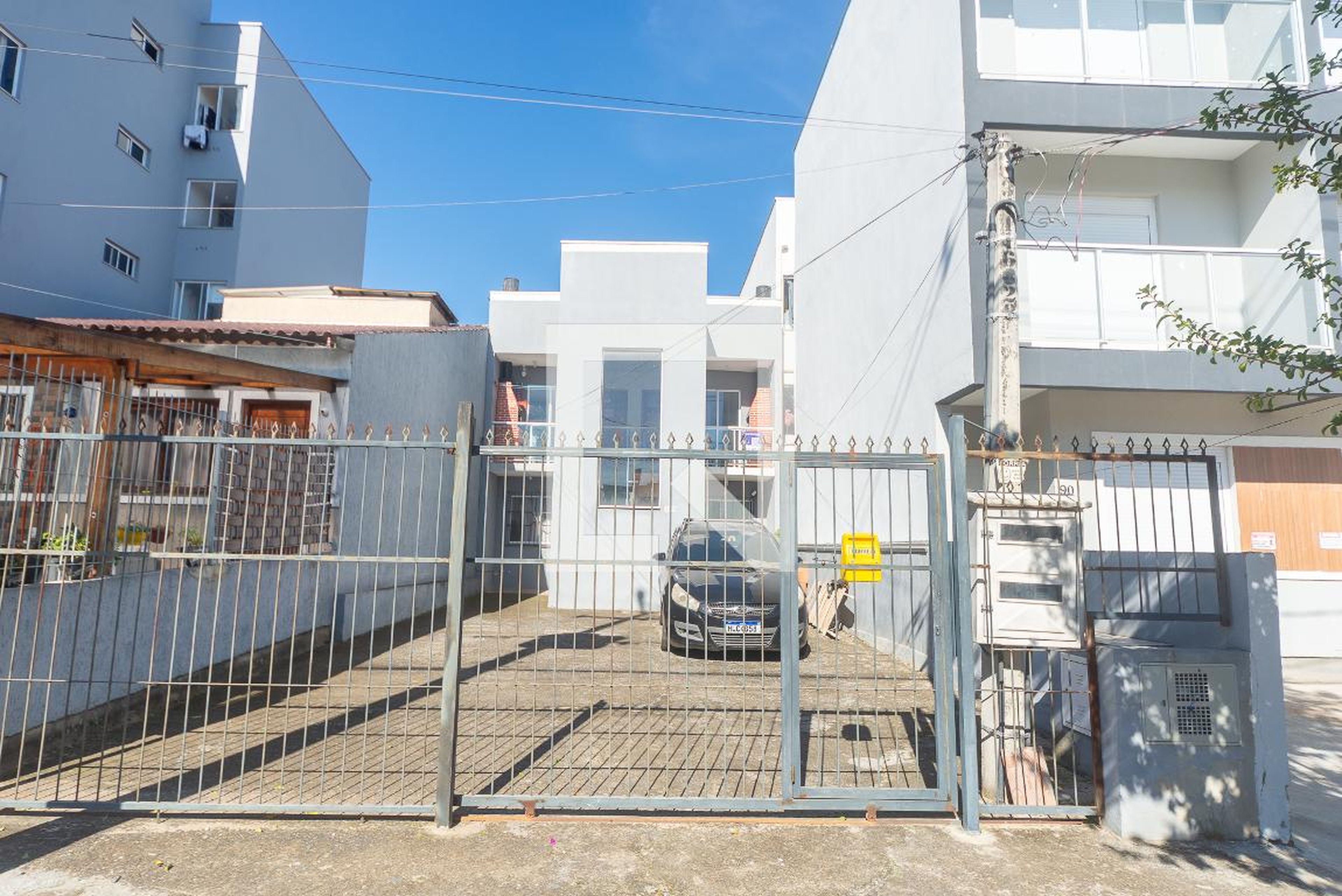 Fachada Condomínio em Rua Cento e Cinquenta, 82