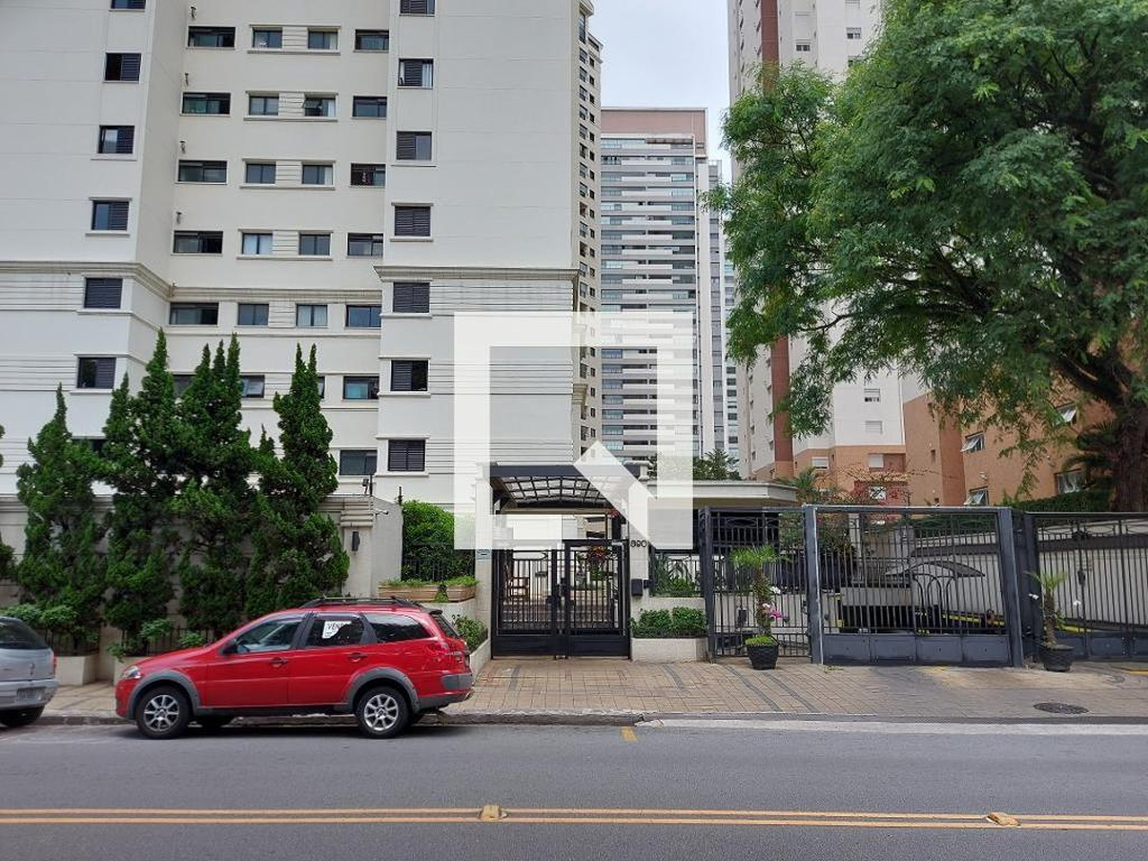 Fachada Condomínio em Rua Carlos Weber, 890