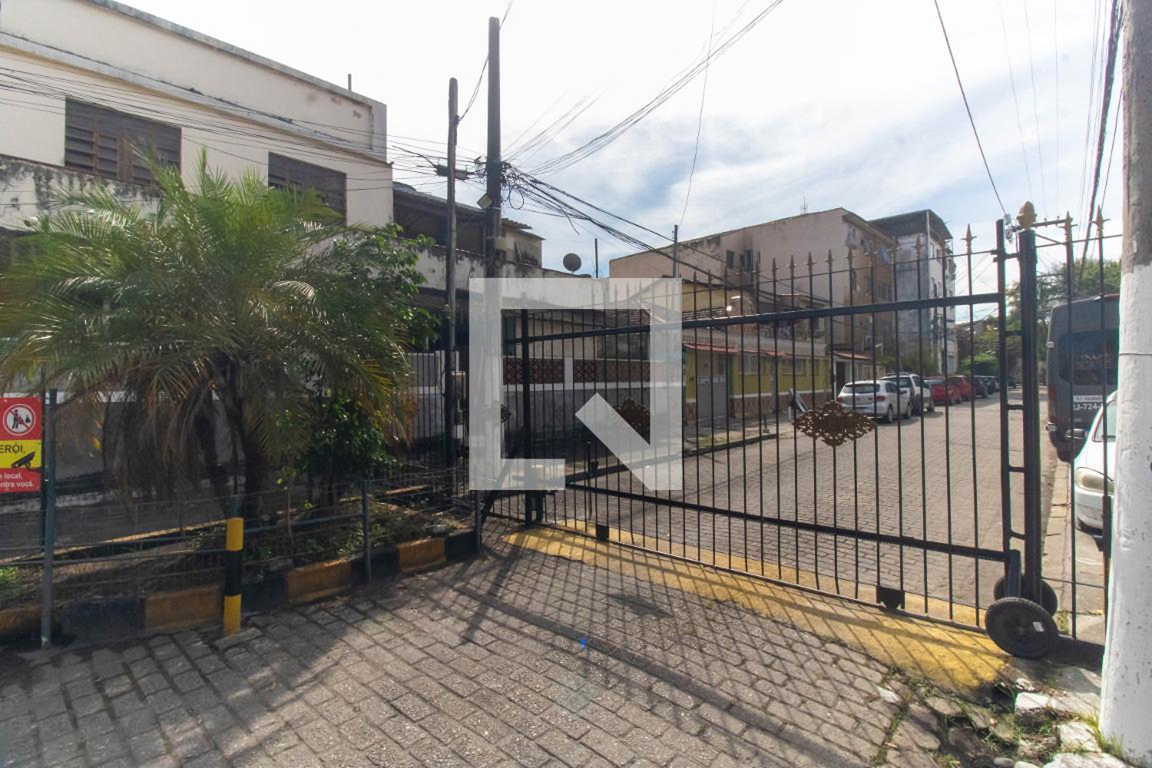 Fachada Condomínio em Travessa Célio Costa, 27